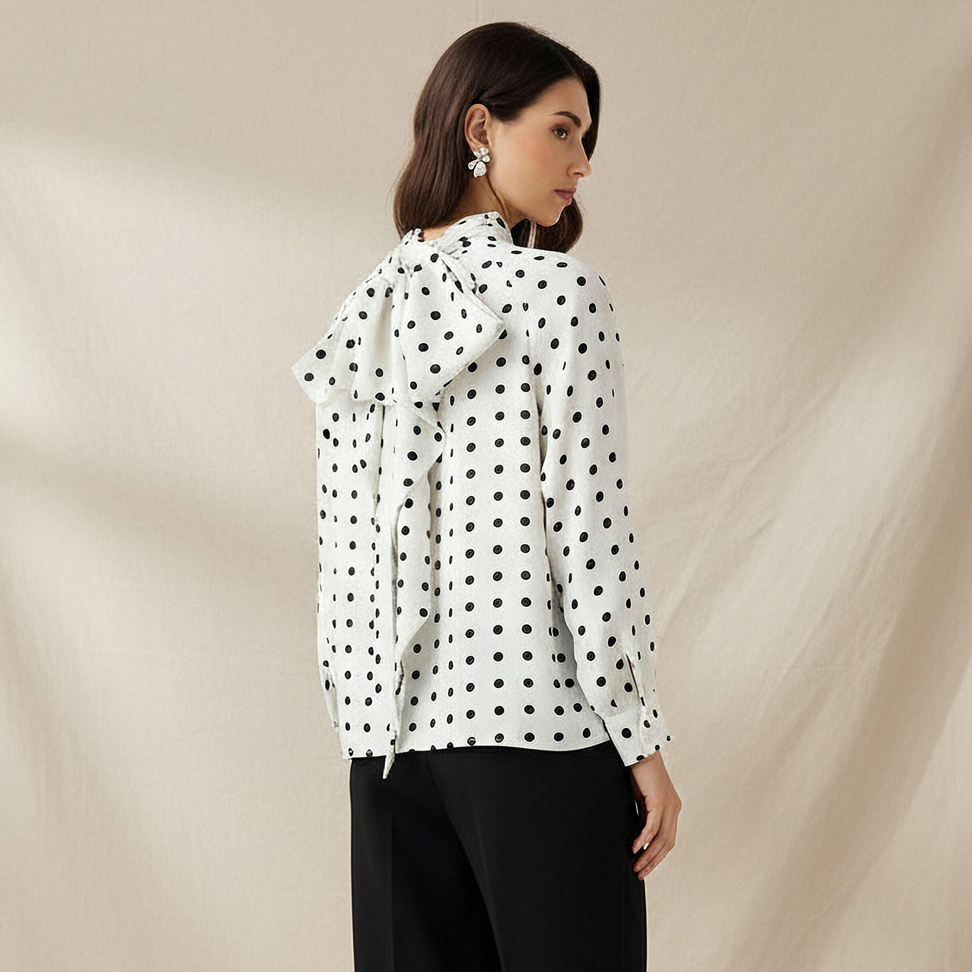 بلوزة بقصة عادية وطبعات وتفاصيل ياقة وشاح-women-clothing-shirtsandblouses-blouses-image-1