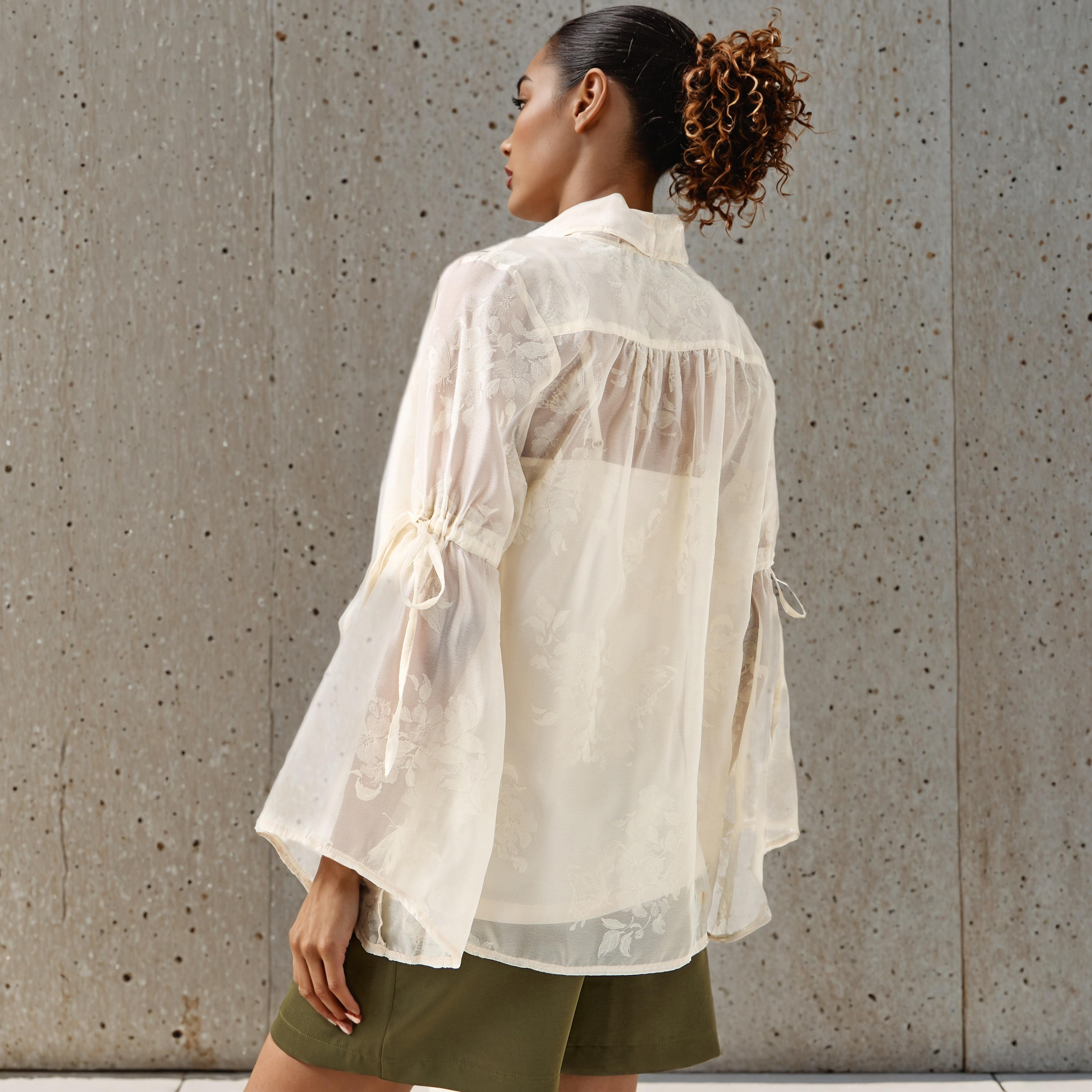 بلوزة بياقة فيونكة وتفاصيل رباط-women-clothing-shirtsandblouses-blouses-image-3