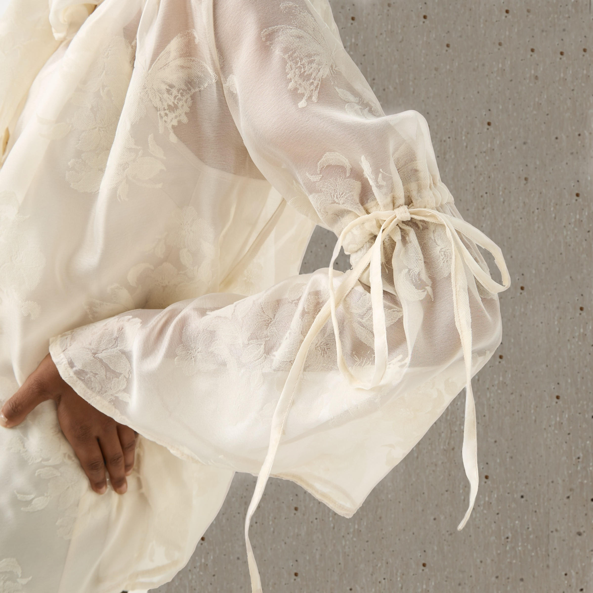 بلوزة بياقة فيونكة وتفاصيل رباط-women-clothing-shirtsandblouses-blouses-image-2