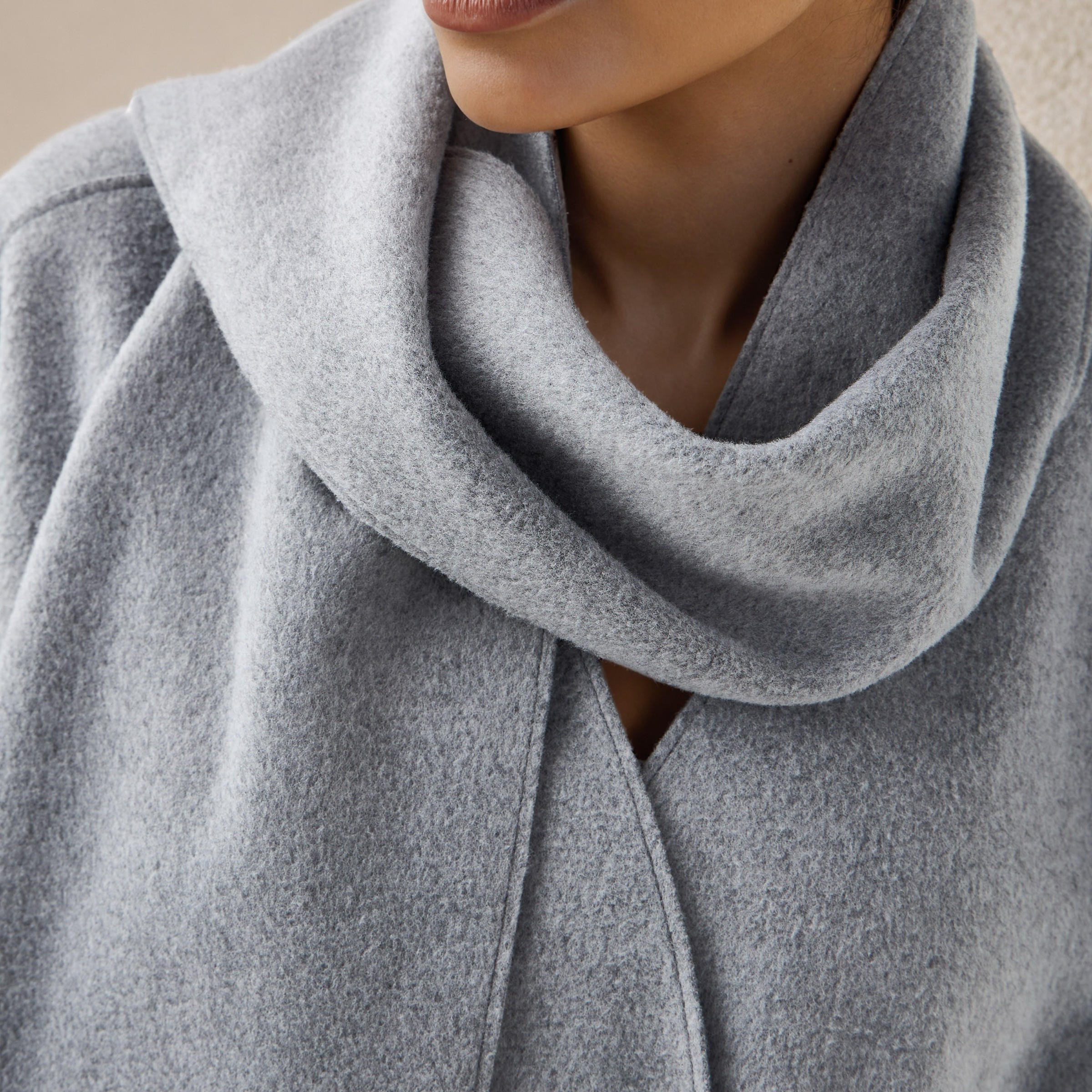بونشو غير متماثل بارز الملمس بتفاصيل وشاح-women-winterwear-cardigansandjumpers-cardigans-image-3