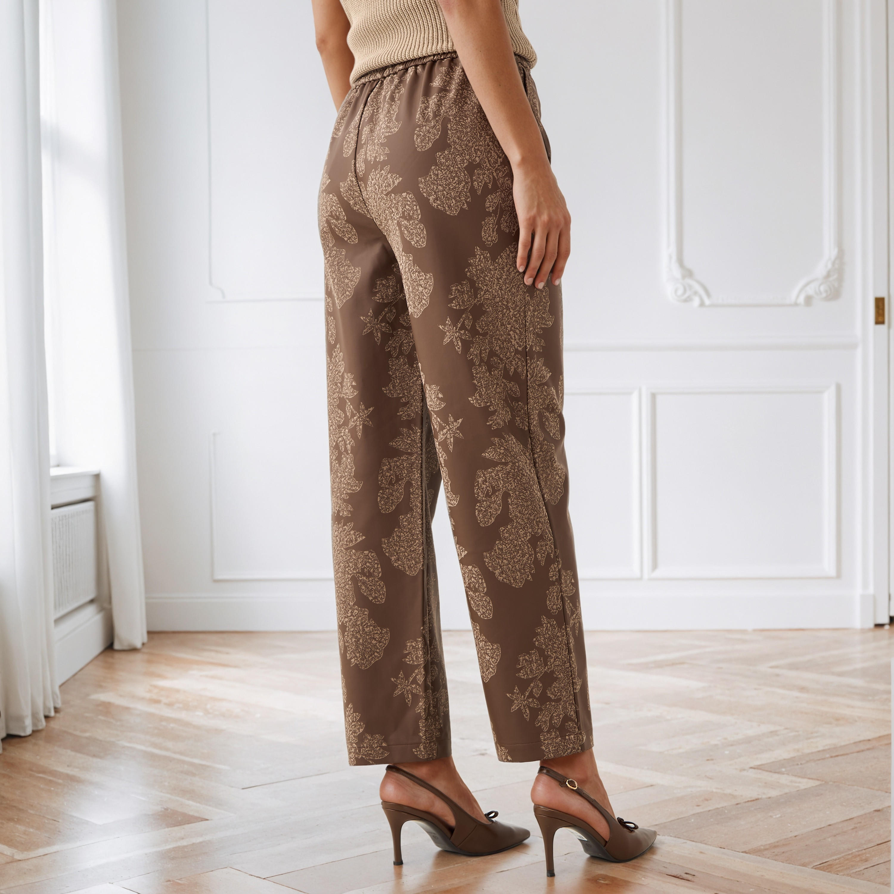 بنطلون بقصة مستقيمة وطبعات زهور-women-clothing-bottoms-trousers-image-3