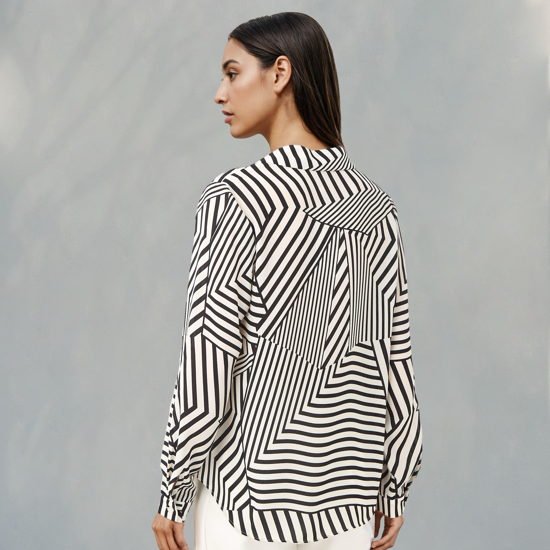 قميص بياقة مطوية وطبعات-women-clothing-shirtsandblouses-shirts-image-3