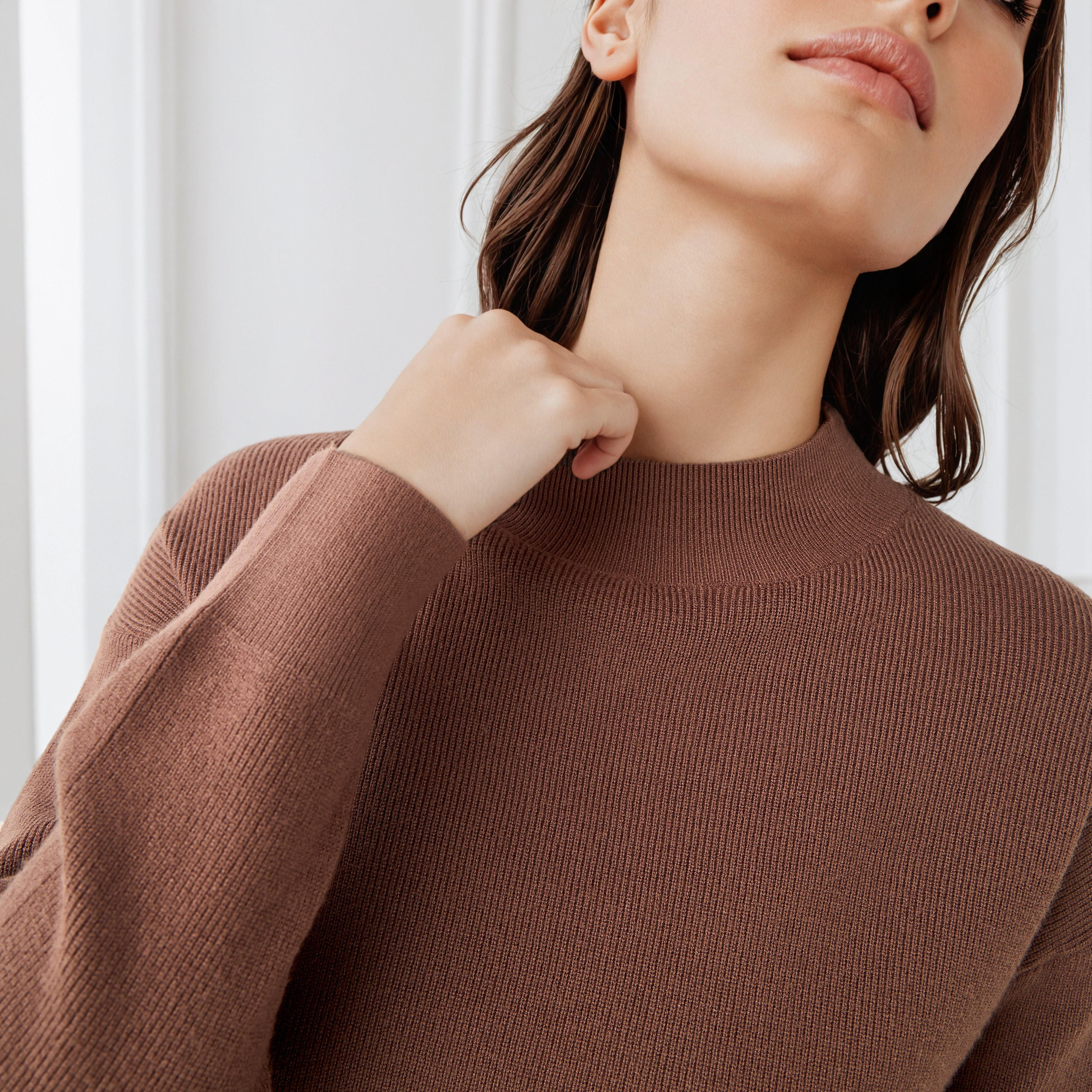 كنزة بقصّة مريحة وياقة عالية-women-clothing-cardigansandjumpers-jumpers-image-4