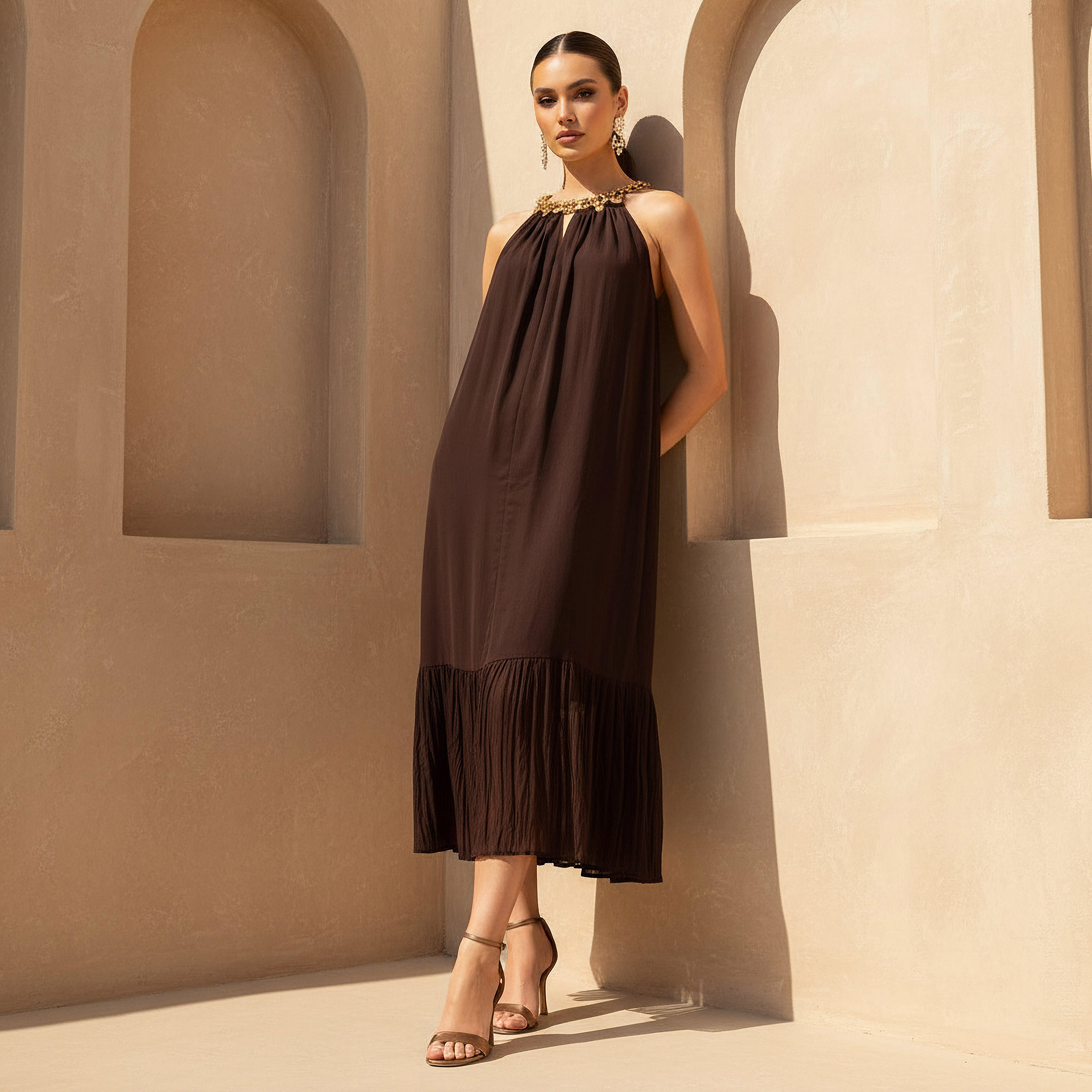 فستان ميدي بقصّة شبه منحرفة بطيات مع ياقة هالتر وتفاصيل سلسلة-women-clothing-dresses-image-1