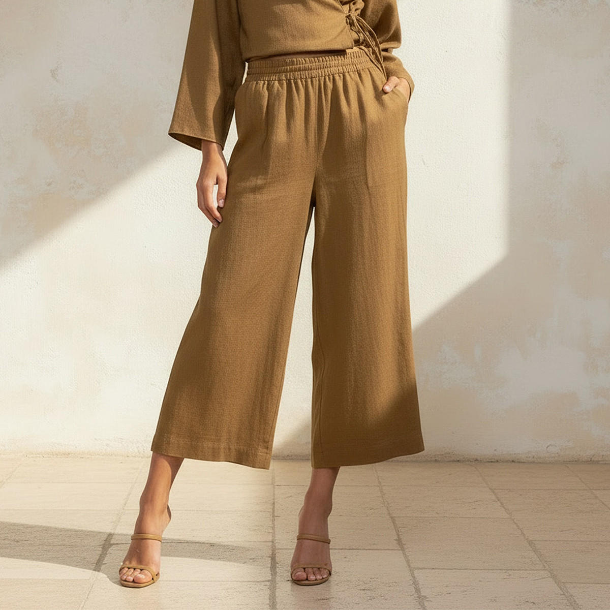 بنطلون واسع الساق بملمس بارز-women-clothing-bottoms-trousers-image-1