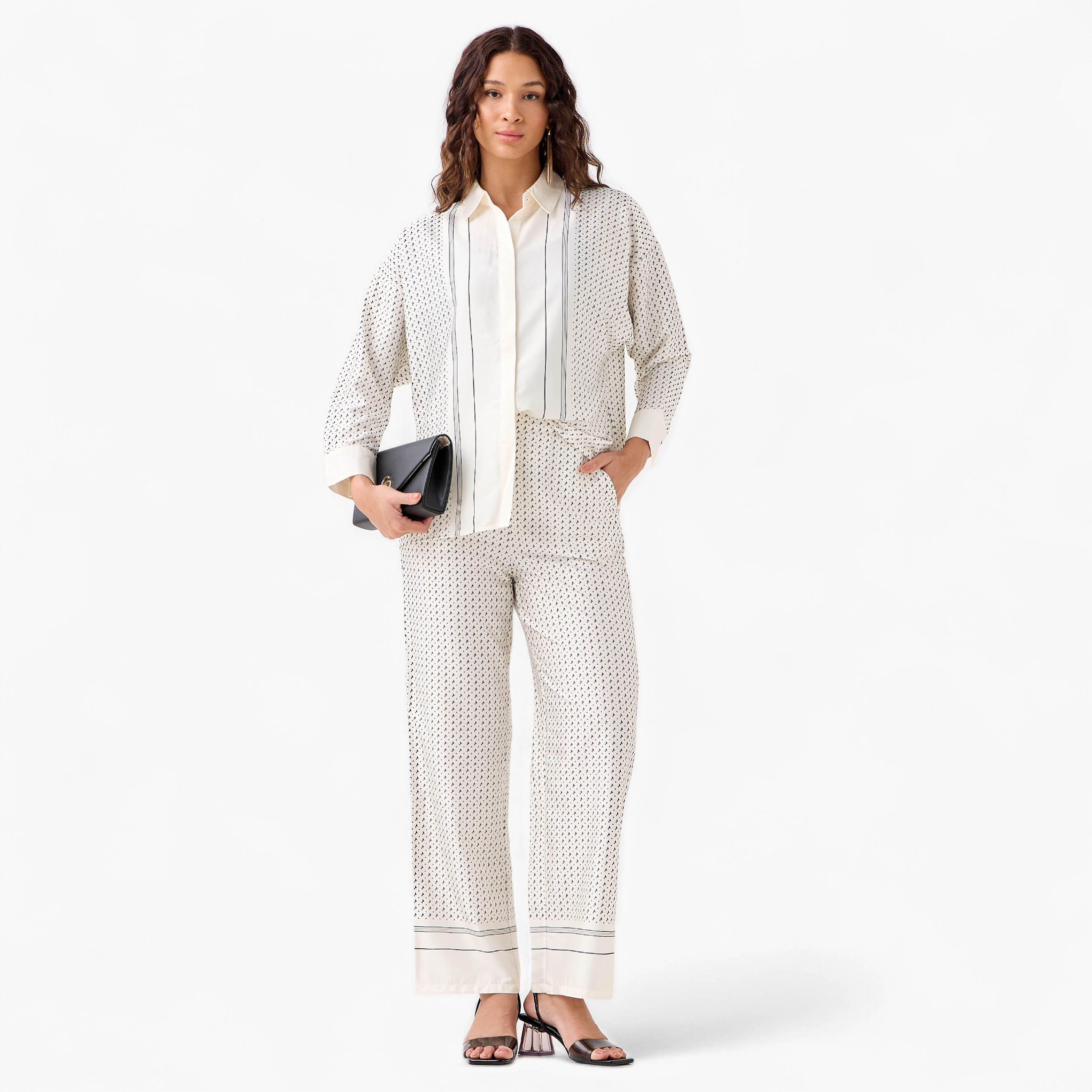 بنطلون بقصة عادية وطبعات-women-clothing-coordsets-image-3