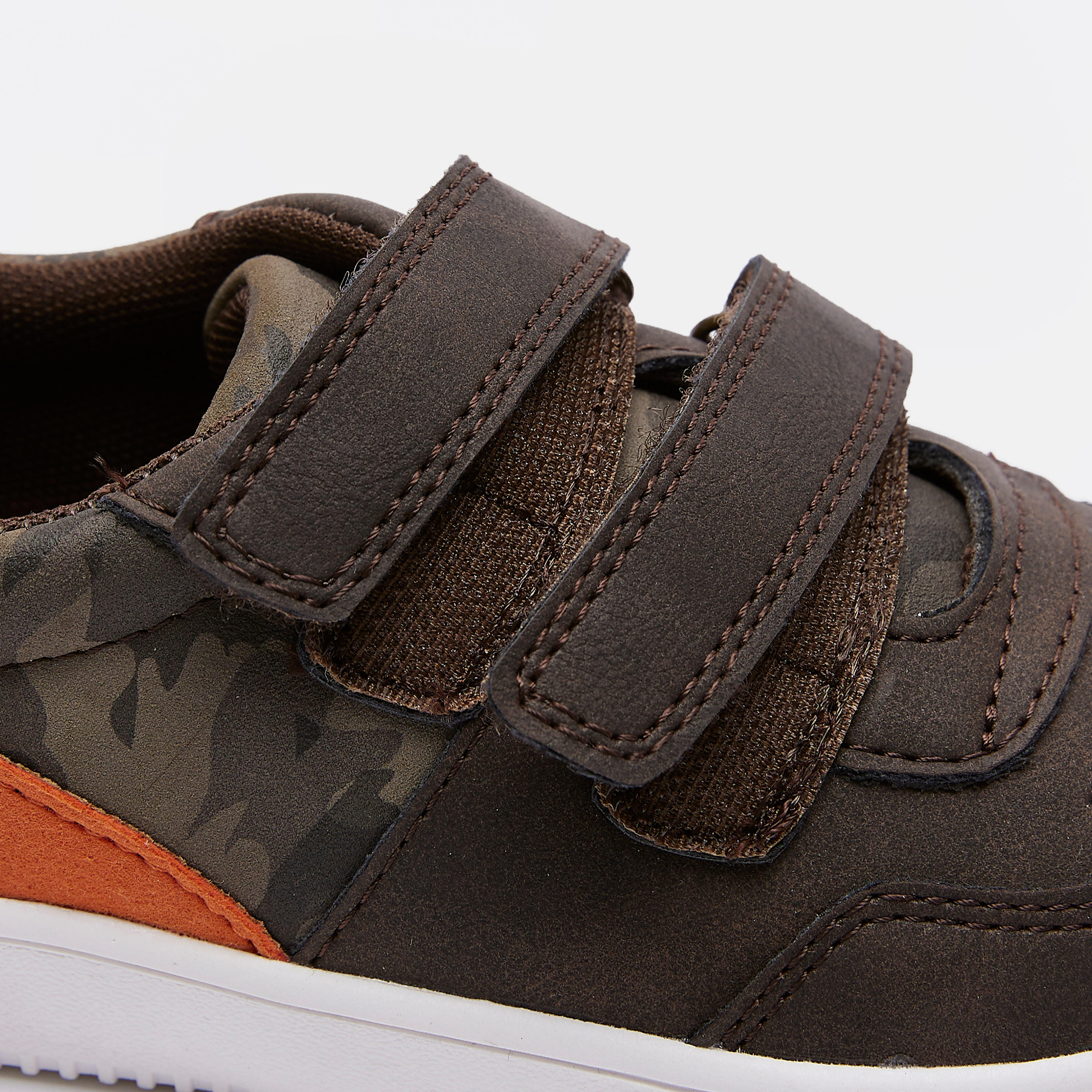 حذاء سنيكرز بشريط إغلاق لاصق وطبعات من مستر دوتشيني-boys-shoes-schoolshoes-image-4