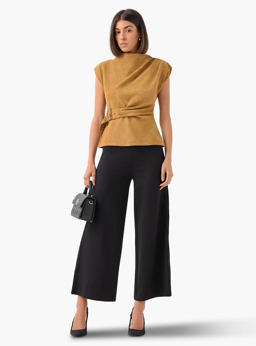 بنطلون واسع الساقين قصير بتفاصيل شريط مرصّع-women-clothing-bottoms-trousers-image-3