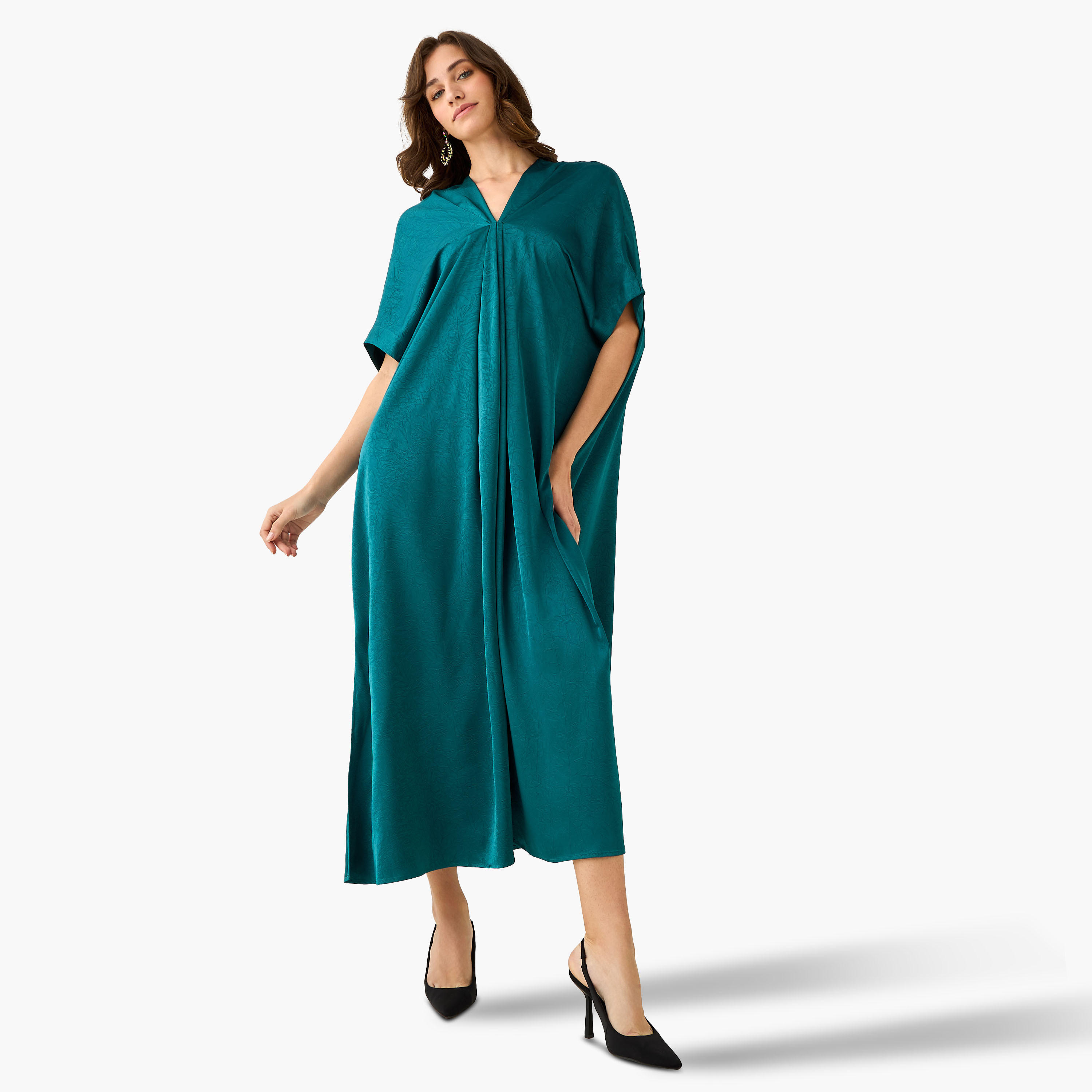 فستان قفطان ماكسي بارز الملمس بياقة V وتفاصيل كشكش-women-clothing-dresses-image-3
