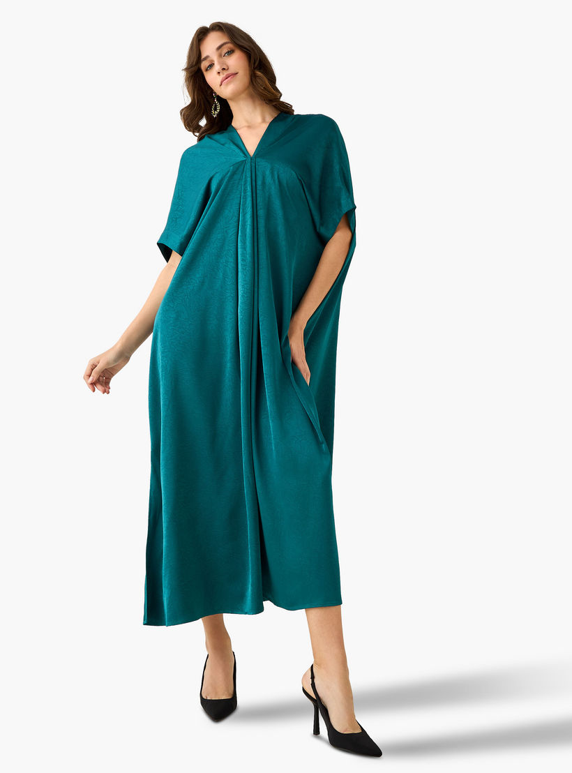 فستان قفطان ماكسي بارز الملمس بياقة V وتفاصيل كشكش-women-clothing-dresses-image-3