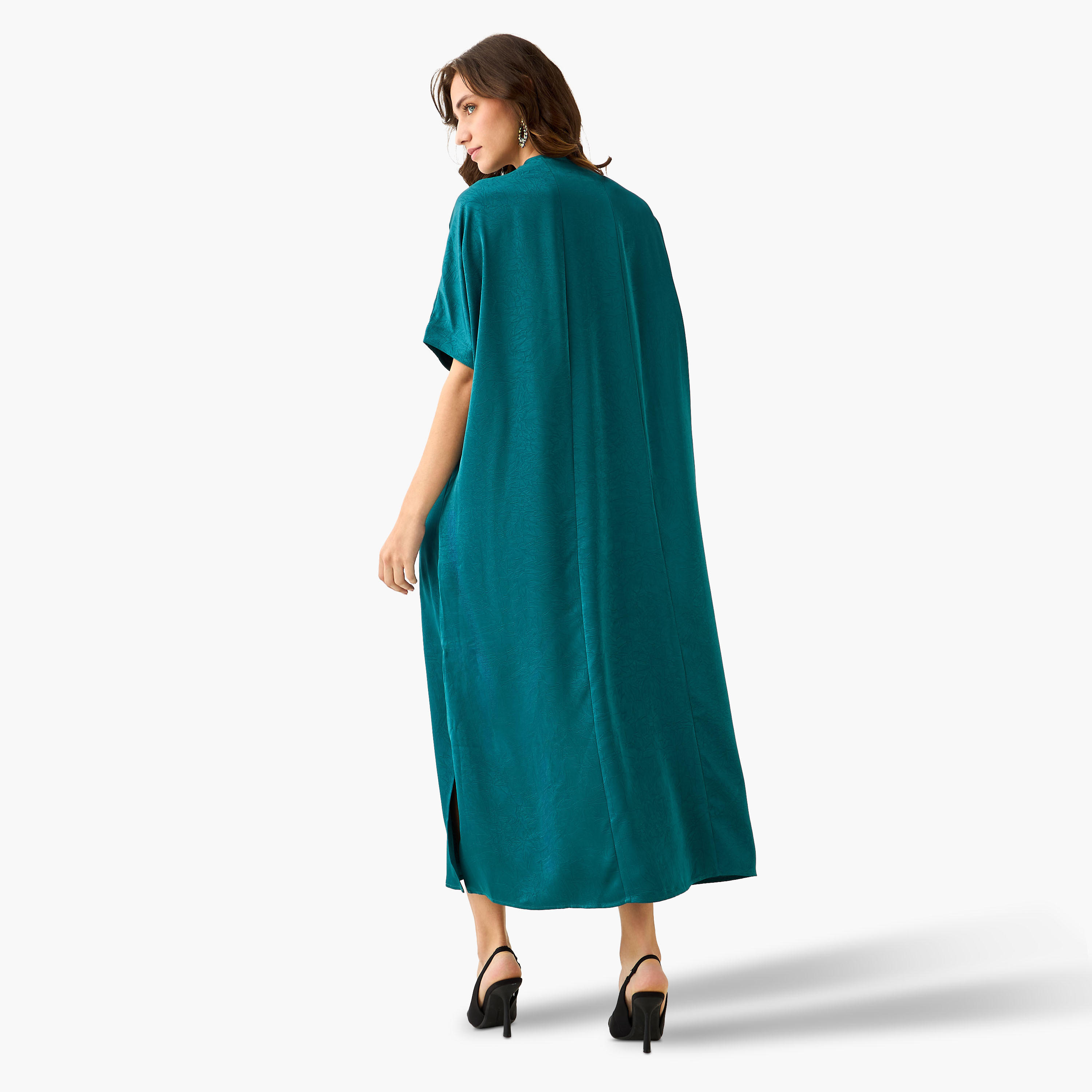 فستان قفطان ماكسي بارز الملمس بياقة V وتفاصيل كشكش-women-clothing-dresses-image-4