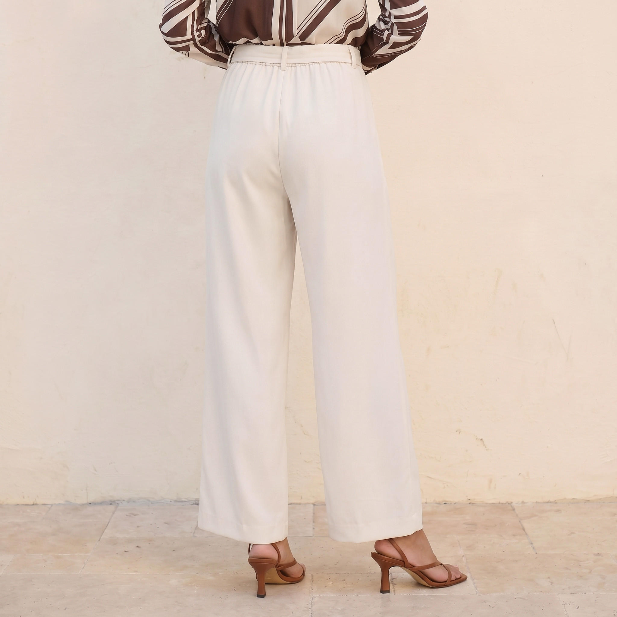 بنطلون بقصّة مستقيمة وحزام من سبلاش سمارت-women-clothing-trousers-image-4