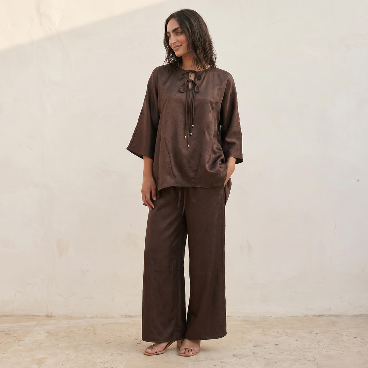 بلوزة بارزة الملمس برباط من سبلاش سمارت-women-clothing-shirtsandblouses-blouses-image-3