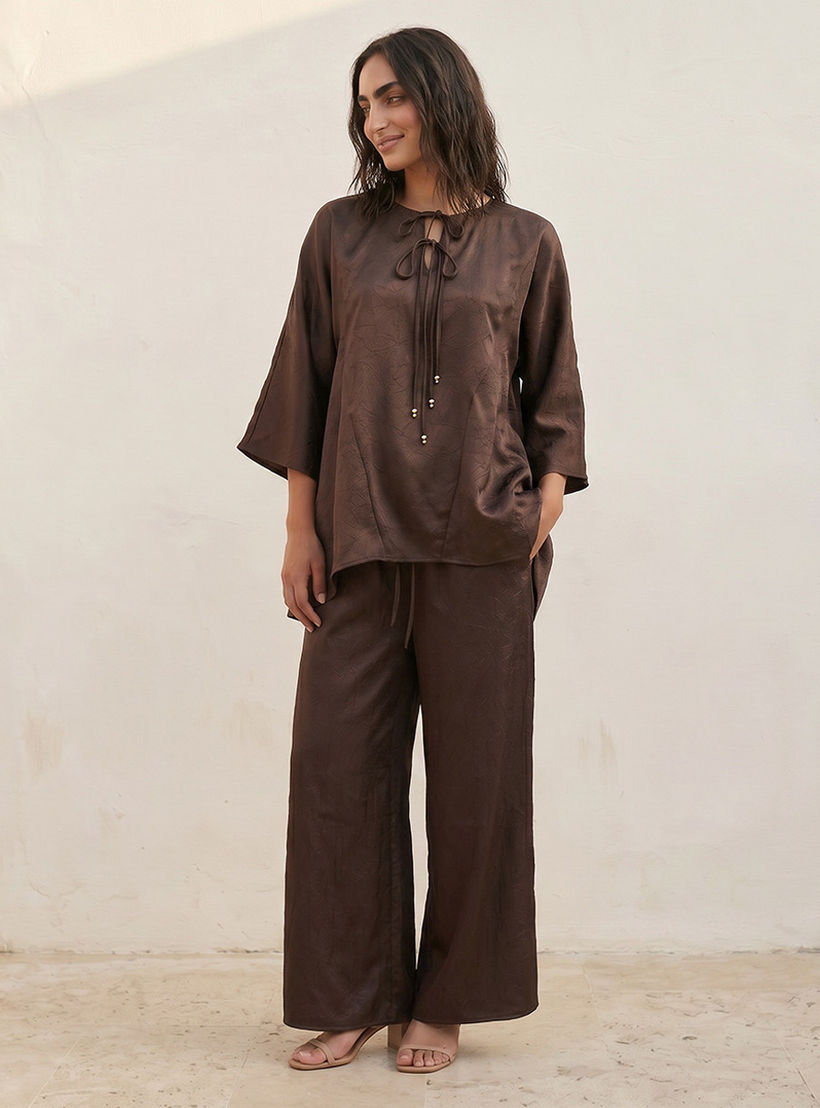 بلوزة بارزة الملمس برباط من سبلاش سمارت-women-clothing-shirtsandblouses-blouses-image-3
