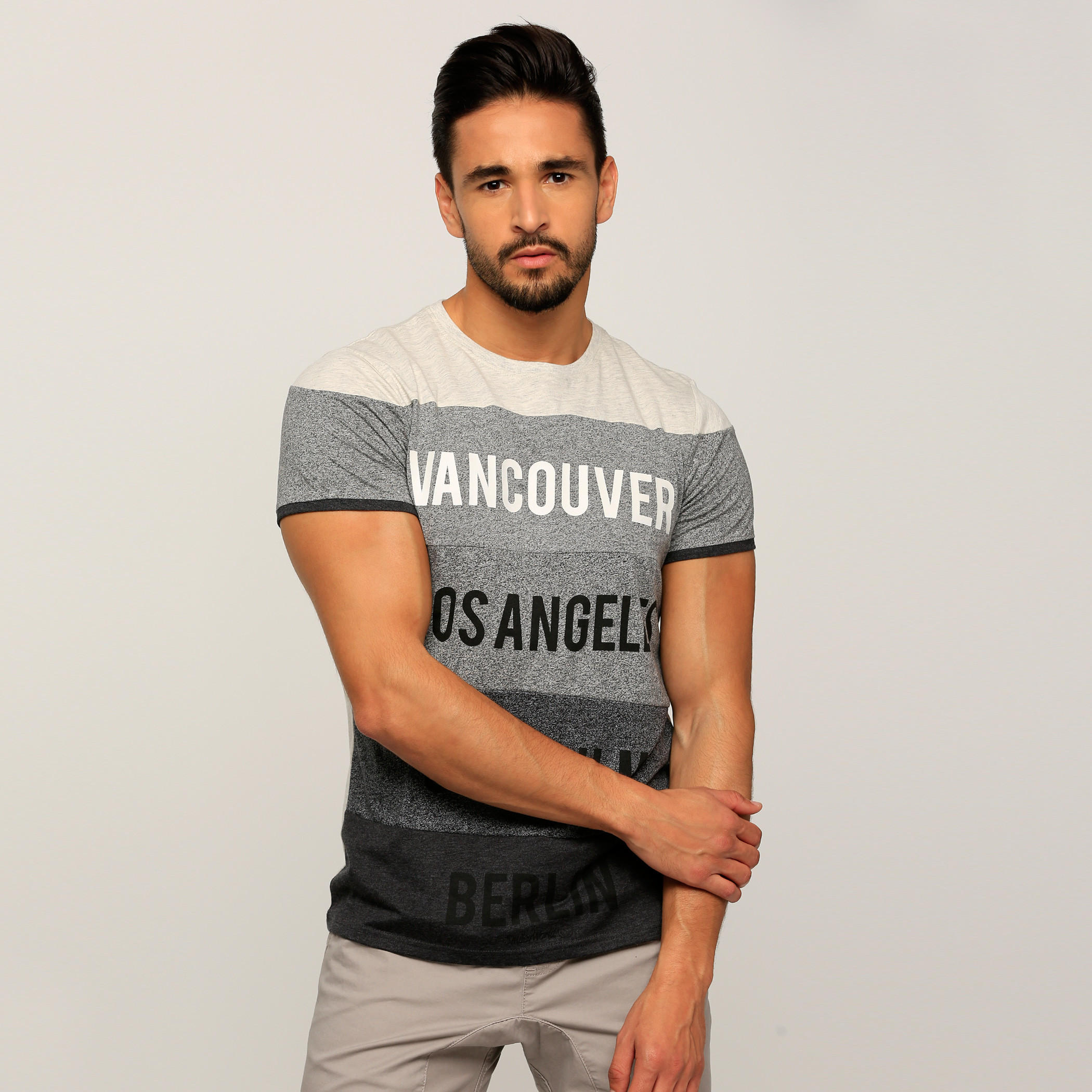 تيشيرت بأكمام قصيرة وياقة مستديرة وطبعات سمايلي وورلد-men-clothing-tshirtsandpolos-tshirts-image-1