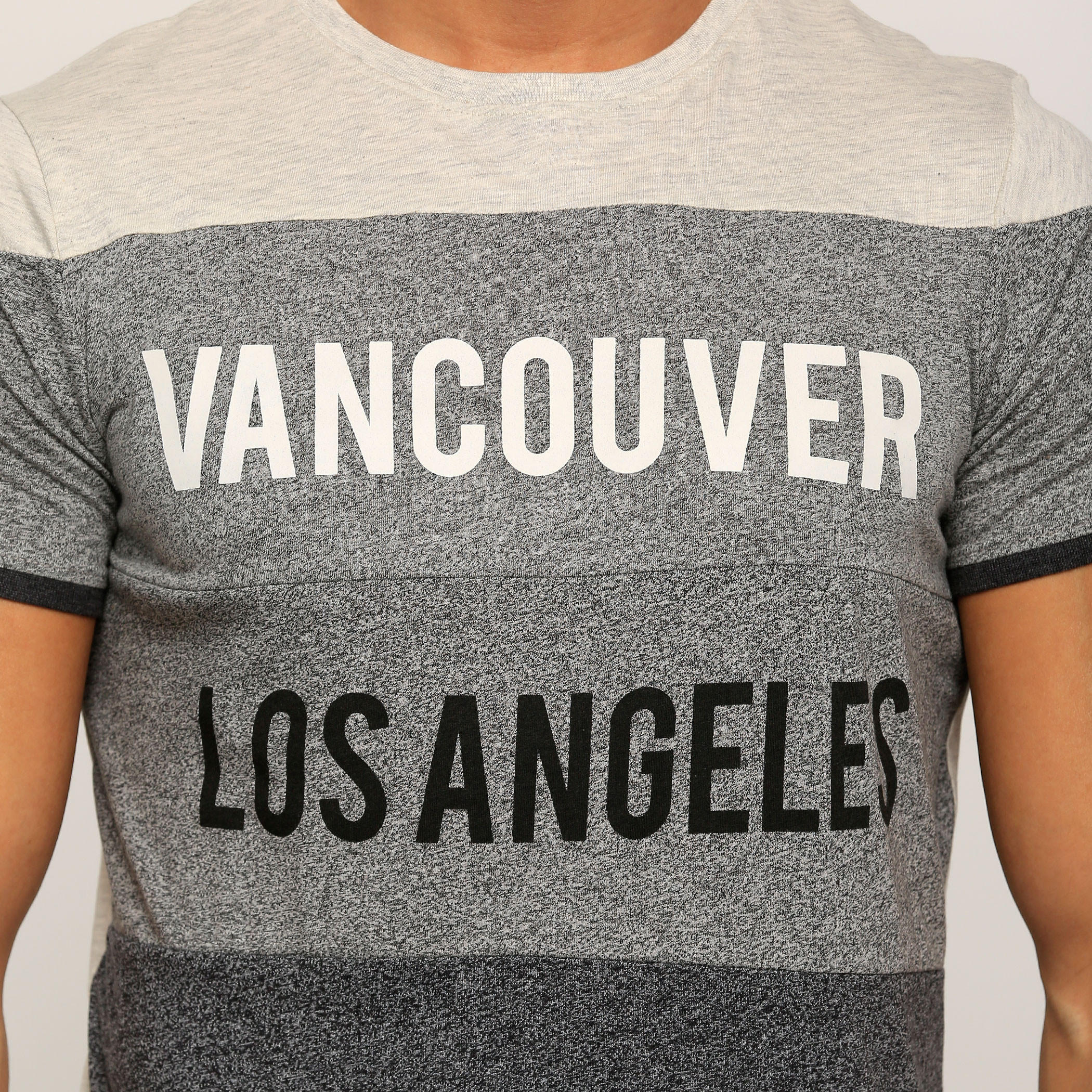 تيشيرت بأكمام قصيرة وياقة مستديرة وطبعات سمايلي وورلد-men-clothing-tshirtsandpolos-tshirts-image-4
