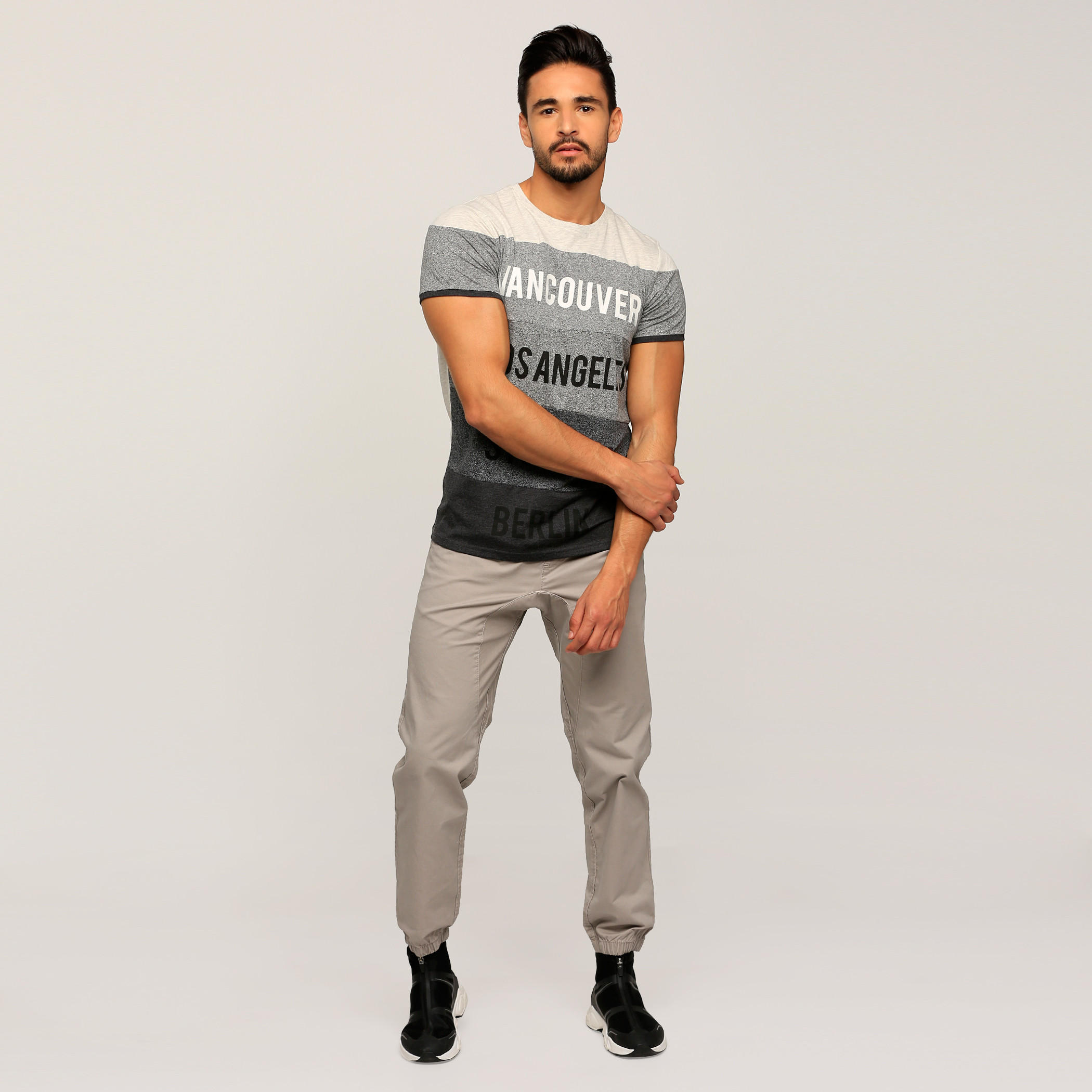 تيشيرت بأكمام قصيرة وياقة مستديرة وطبعات سمايلي وورلد-men-clothing-tshirtsandpolos-tshirts-image-5