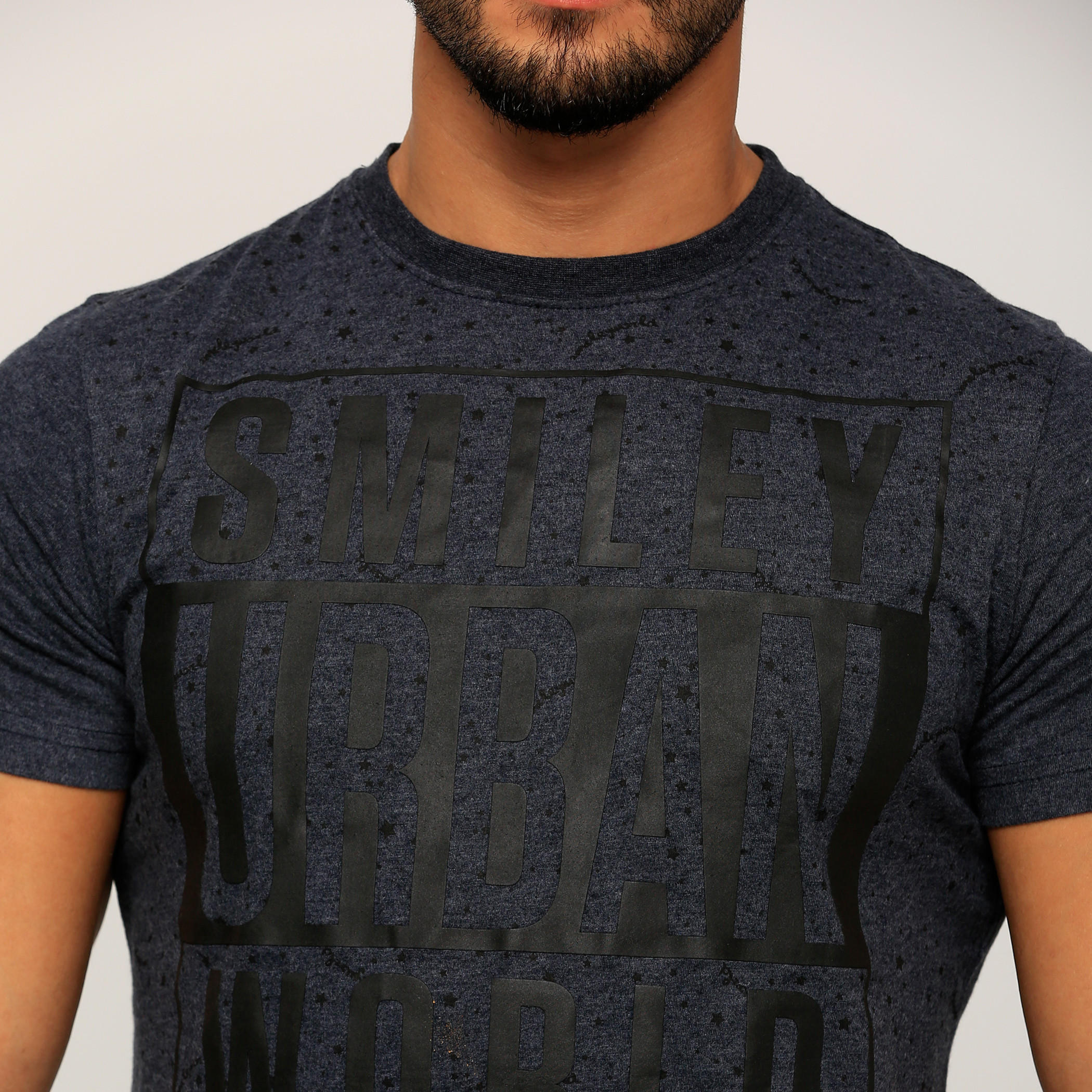 تيشيرت بأكمام قصيرة وياقة مستديرة وطبعات سمايلي وورلد-men-clothing-tshirtsandpolos-tshirts-image-4