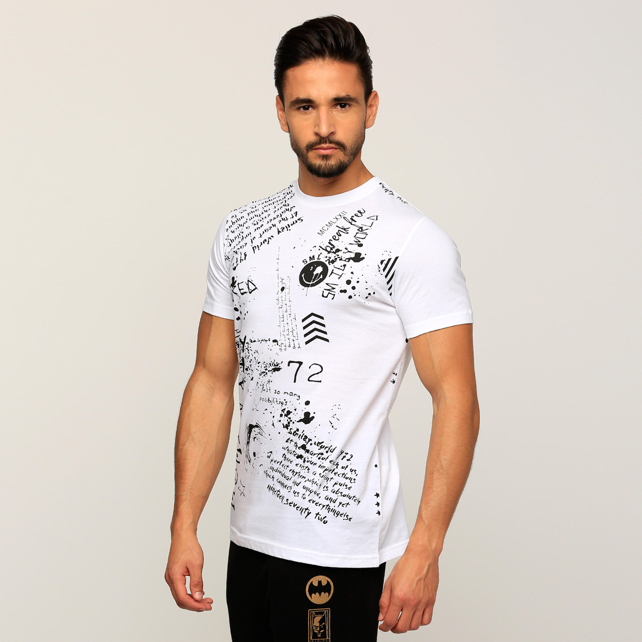 تيشيرت بأكمام قصيرة وياقة مستديرة وطبعات سمايلي وورلد-men-clothing-tshirtsandpolos-tshirts-image-3
