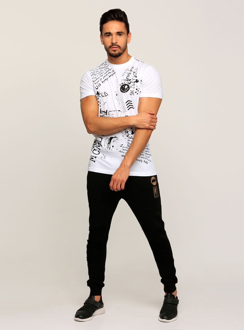 تيشيرت بأكمام قصيرة وياقة مستديرة وطبعات سمايلي وورلد-men-clothing-tshirtsandpolos-tshirts-image-1