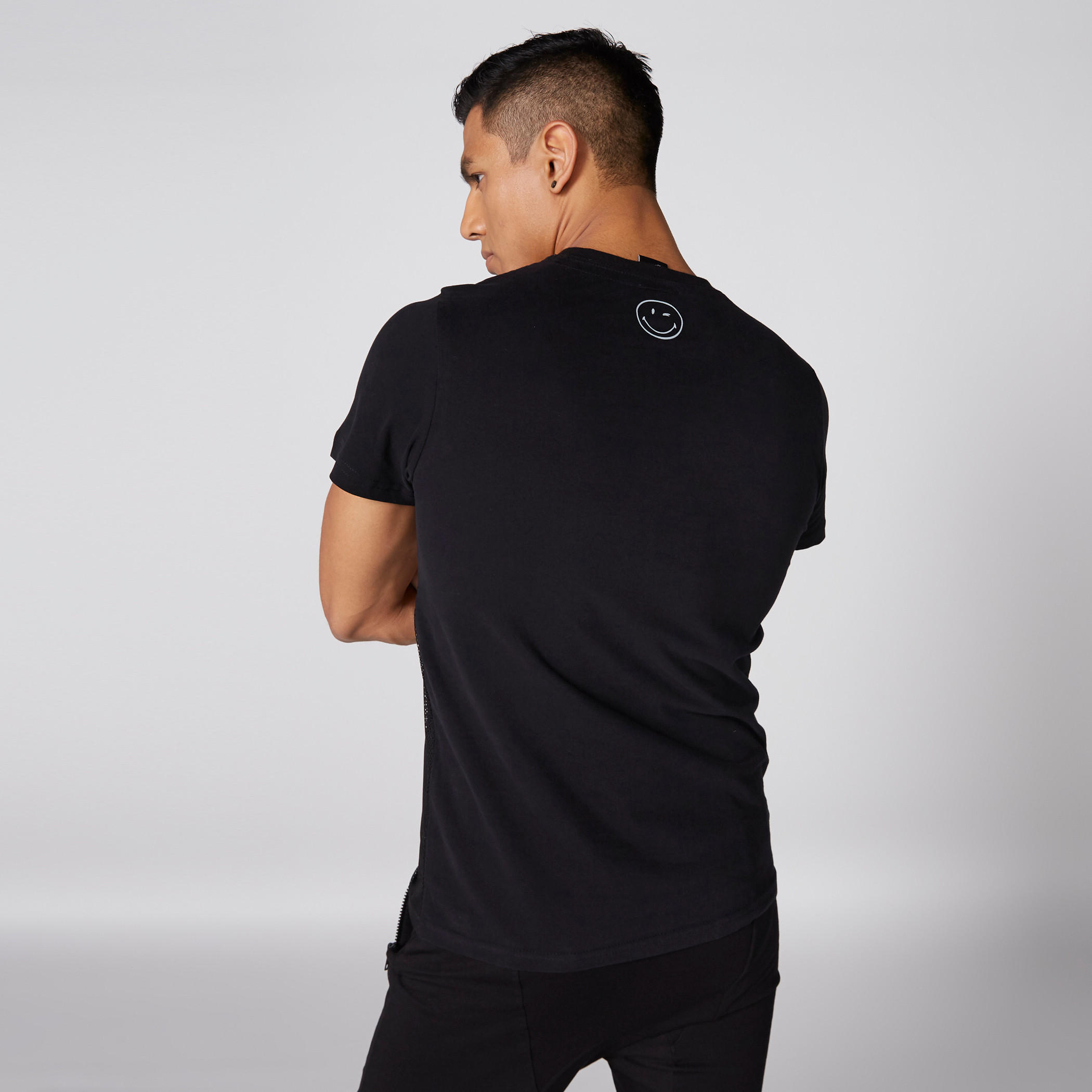 تيشيرت شبكي بياقة مستديرة وأكمام قصيرة وطبعات سمايلي وورلد-men-clothing-tshirtsandpolos-tshirts-image-2