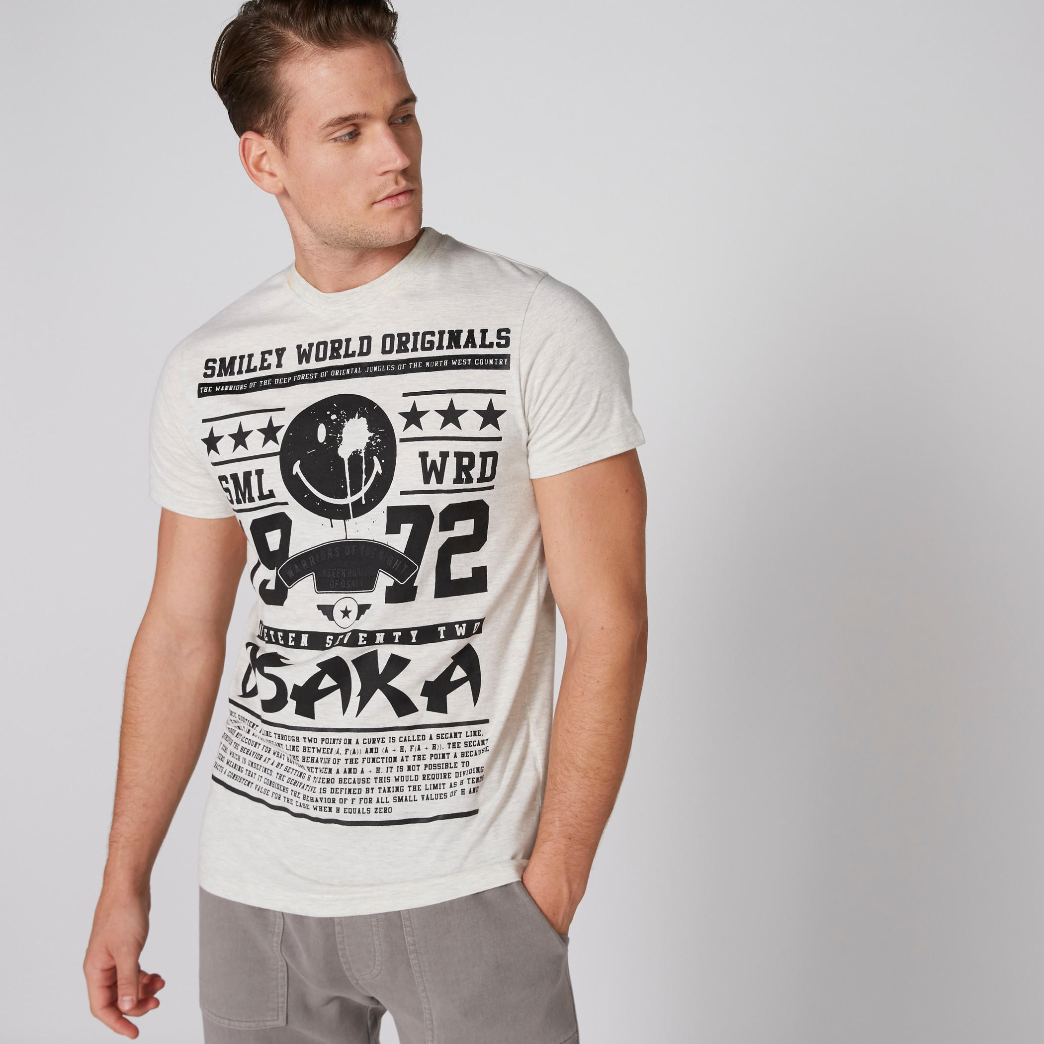 تيشيرت بأكمام قصيرة وياقة مستديرة وطبعات سمايلي وورلد-men-clothing-tshirtsandpolos-tshirts-image-1