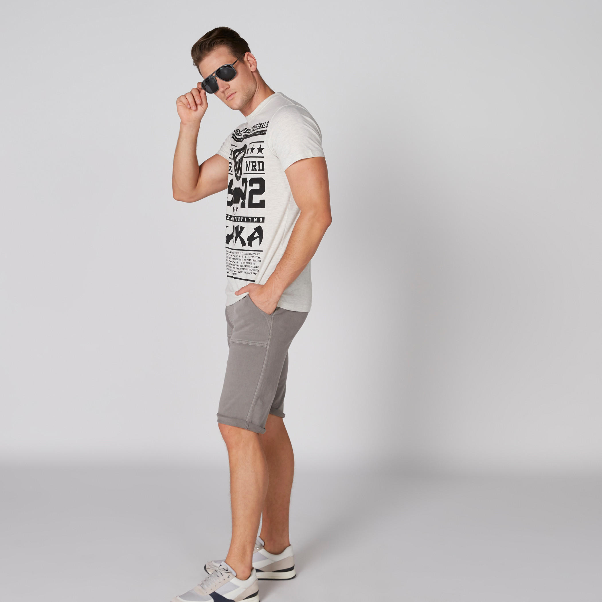 تيشيرت بأكمام قصيرة وياقة مستديرة وطبعات سمايلي وورلد-men-clothing-tshirtsandpolos-tshirts-image-3