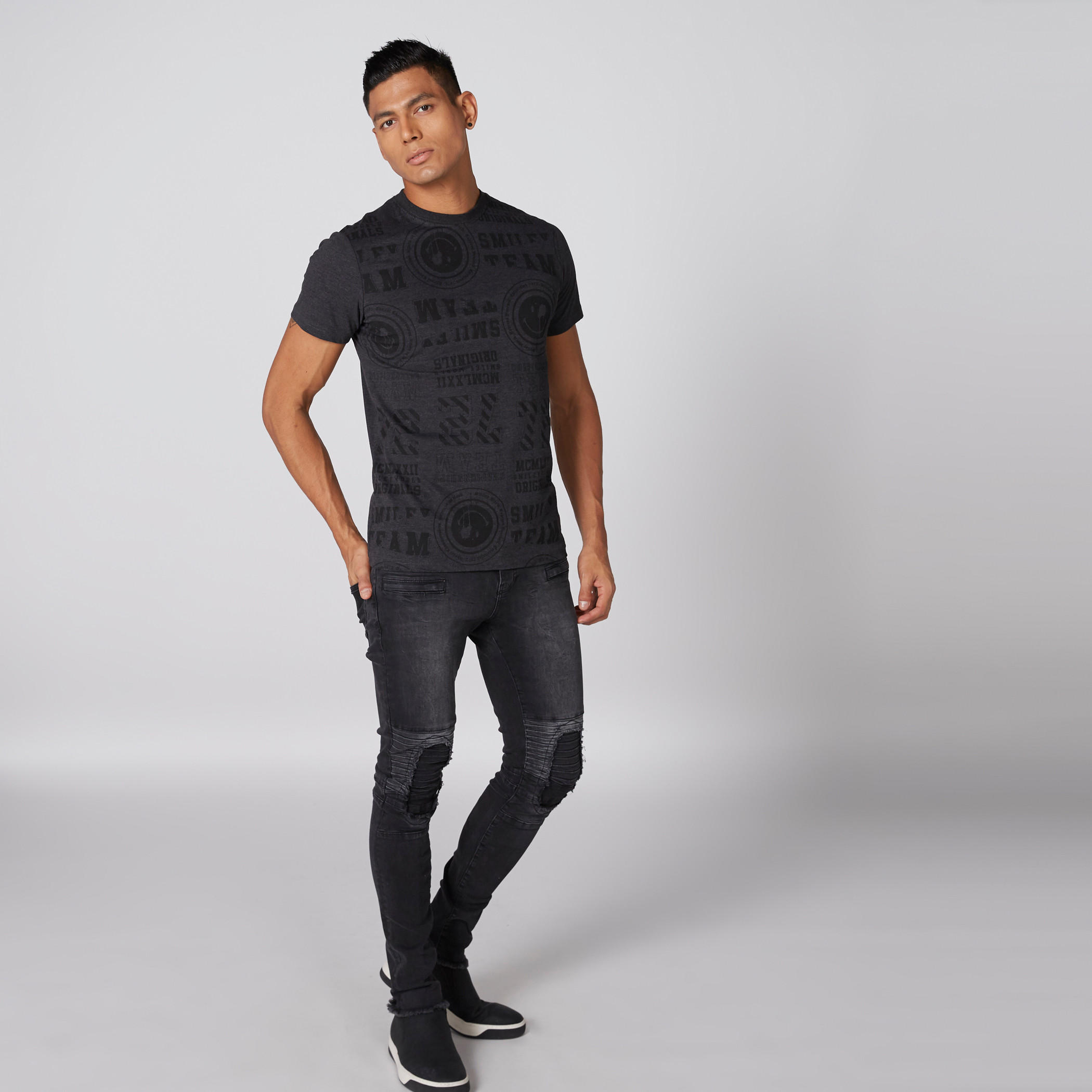 تيشيرت بطبعات وياقة مستديرة وأكمام قصيرة-men-clothing-tshirtsandpolos-tshirts-image-3