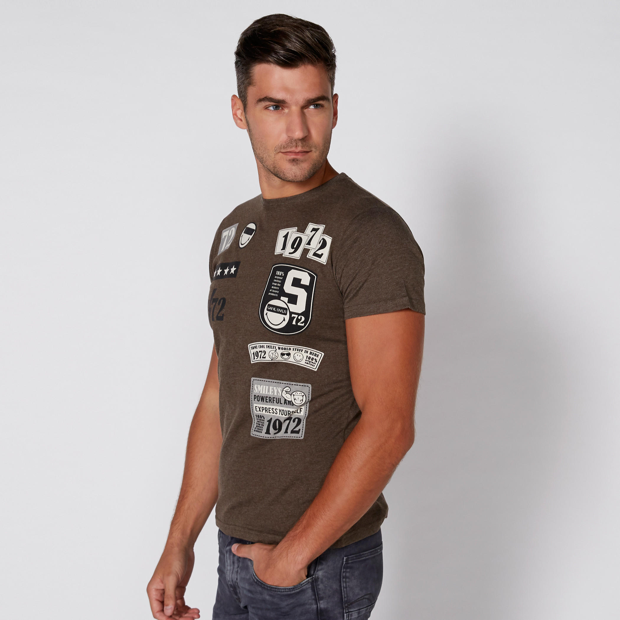 تيشيرت بياقة مستديرة وأكمام قصيرة وطبعات سمايلي وورلد-men-clothing-tshirtsandpolos-tshirts-image-1