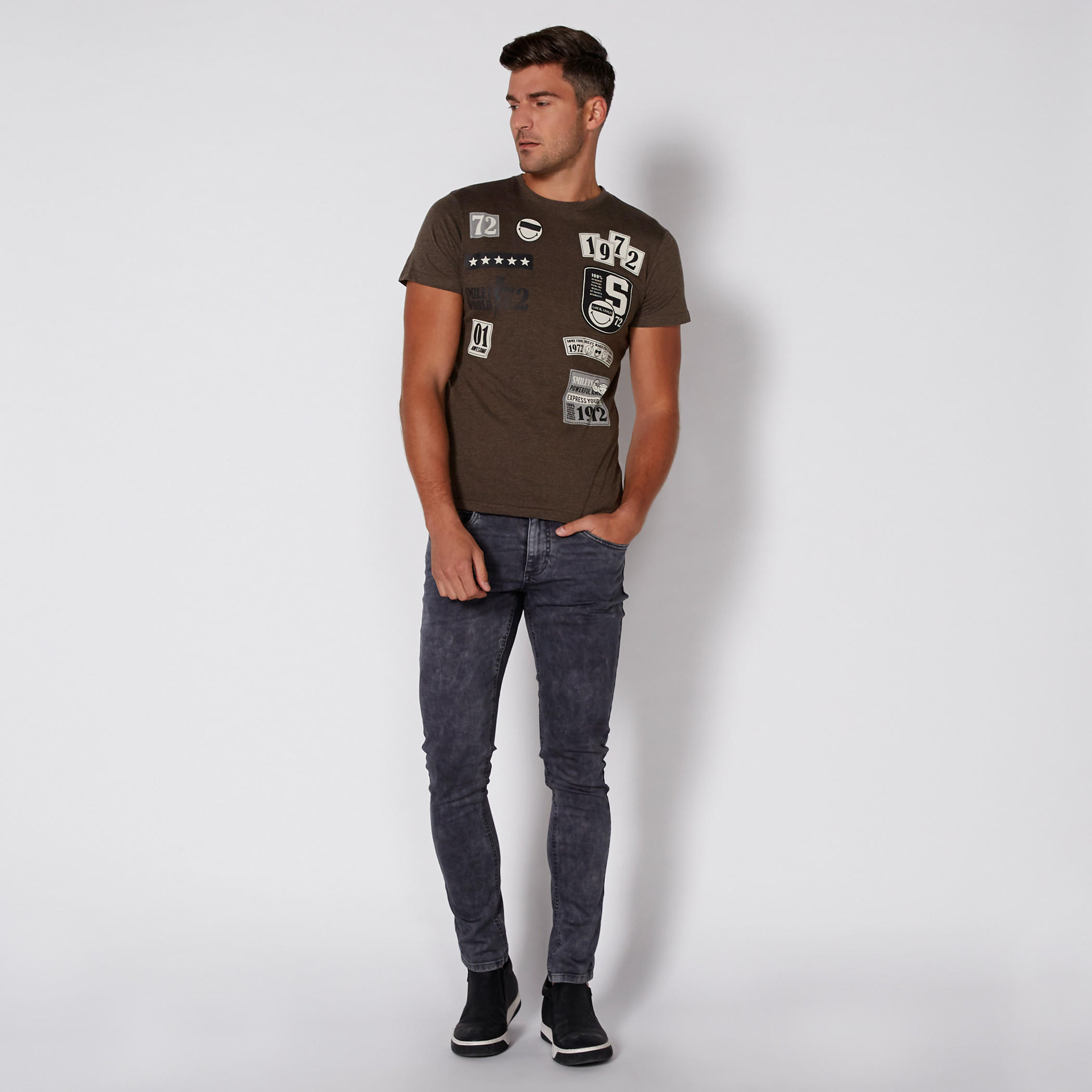 تيشيرت بياقة مستديرة وأكمام قصيرة وطبعات سمايلي وورلد-men-clothing-tshirtsandpolos-tshirts-image-2