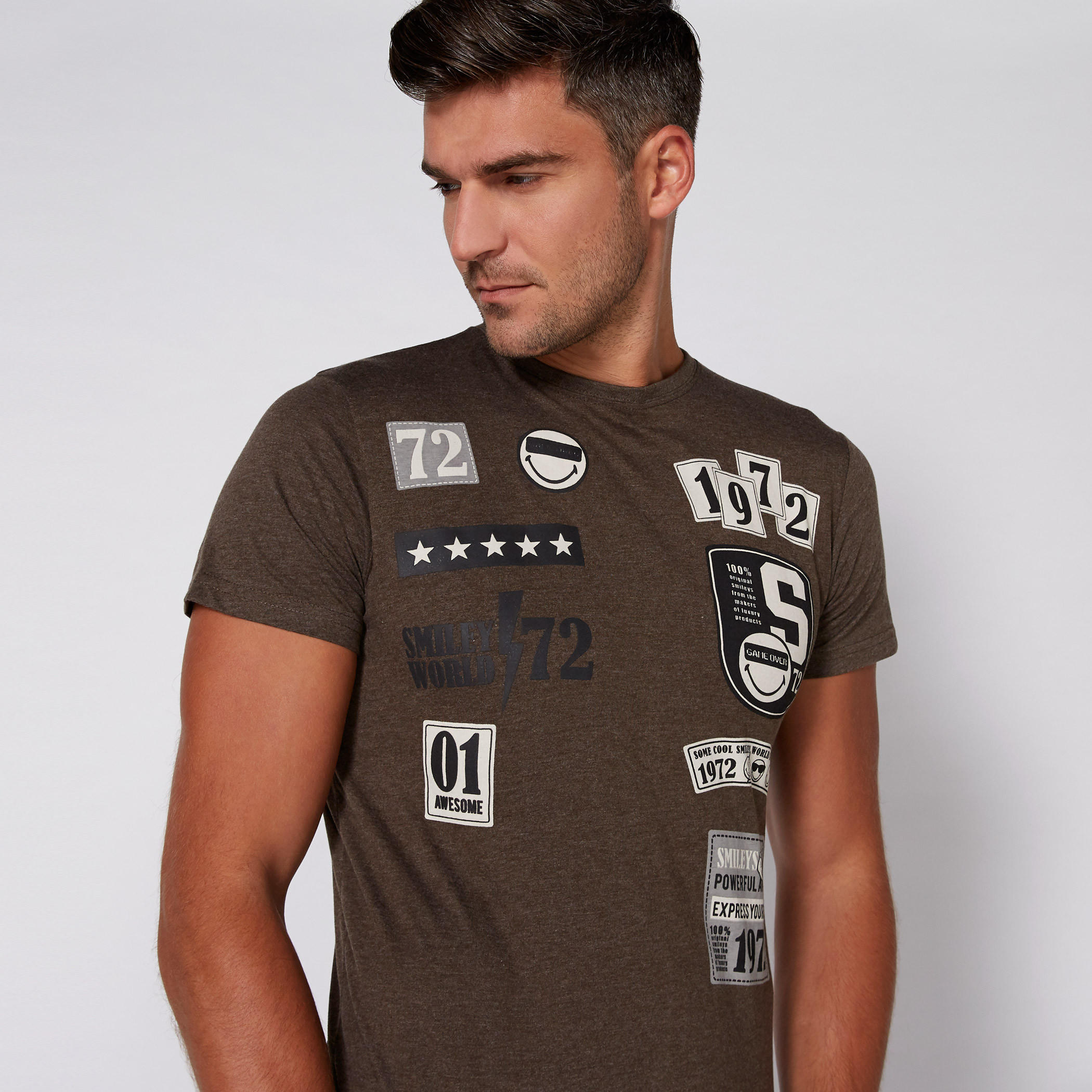 تيشيرت بياقة مستديرة وأكمام قصيرة وطبعات سمايلي وورلد-men-clothing-tshirtsandpolos-tshirts-image-3