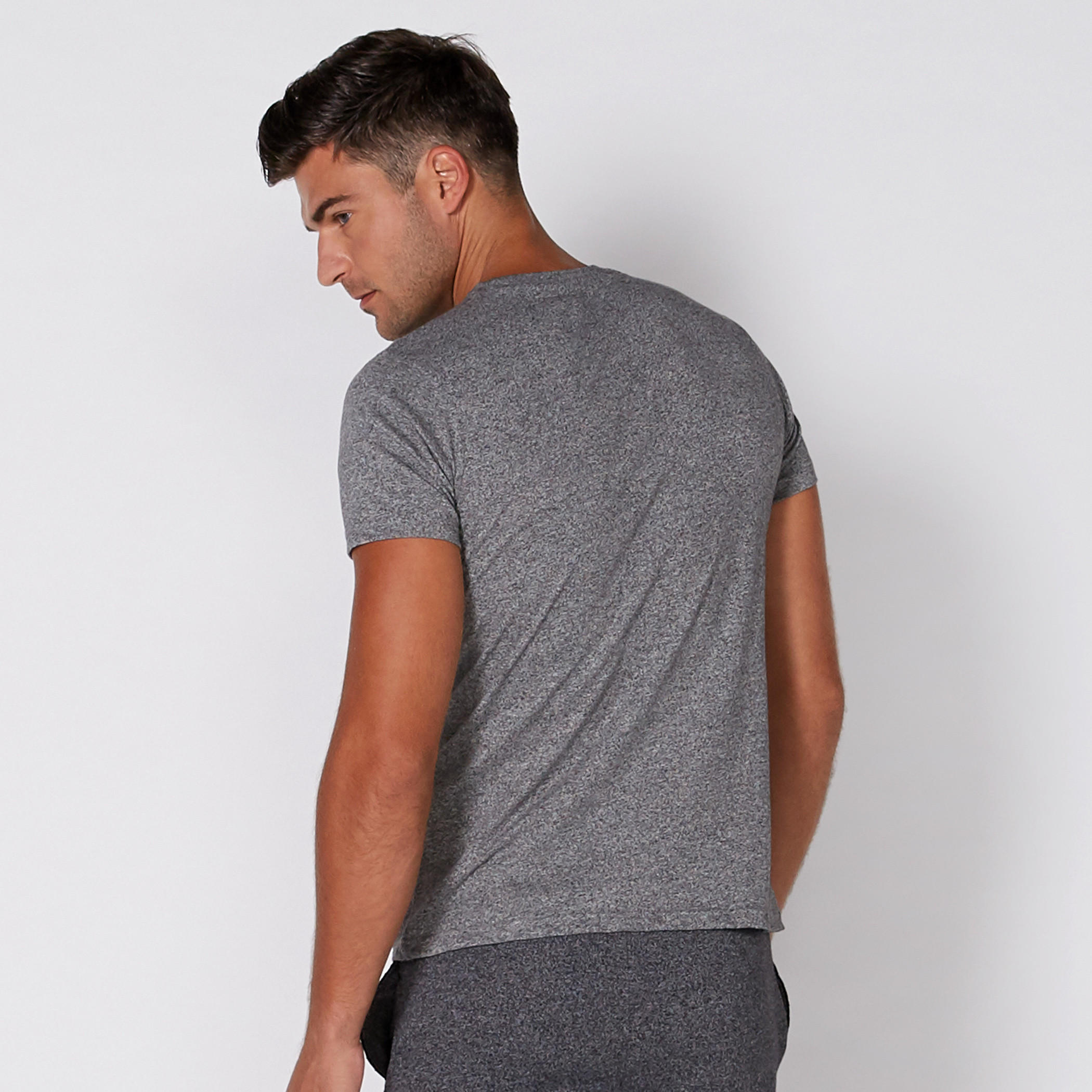تيشيرت بياقة مستديرة وأكمام قصيرة وطبعات سمايلي وورلد-men-clothing-tshirtsandpolos-tshirts-image-4