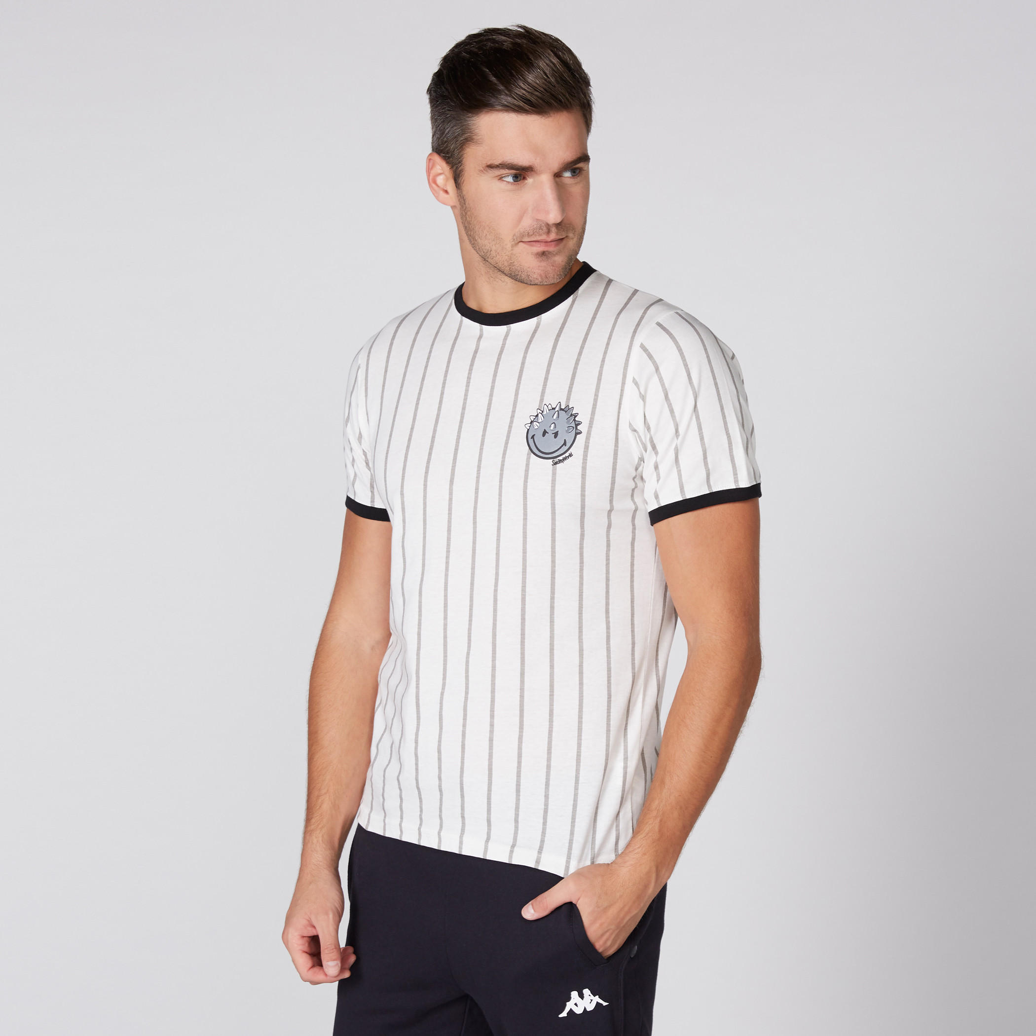 تيشيرت مقلّم بياقة مستديرة وأكمام قصيرة من سمايلي وورلد-men-clothing-tshirtsandpolos-tshirts-image-1