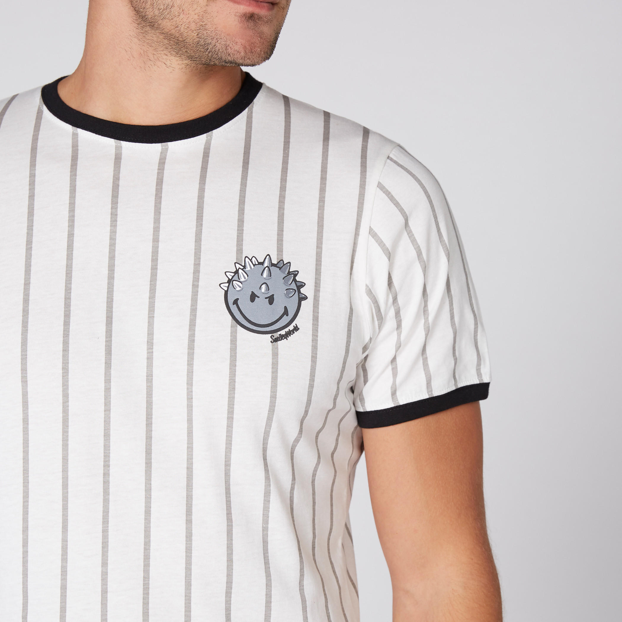 تيشيرت مقلّم بياقة مستديرة وأكمام قصيرة من سمايلي وورلد-men-clothing-tshirtsandpolos-tshirts-image-3