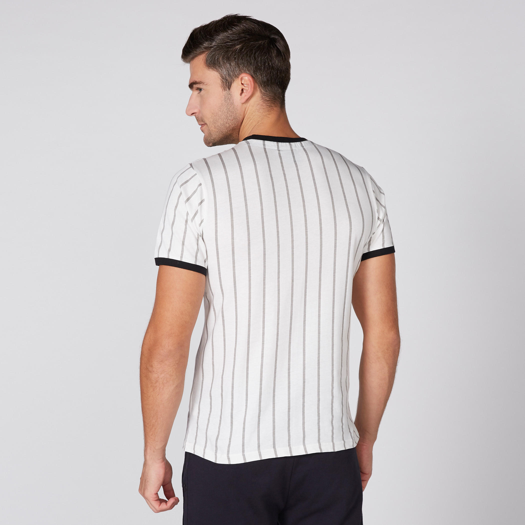 تيشيرت مقلّم بياقة مستديرة وأكمام قصيرة من سمايلي وورلد-men-clothing-tshirtsandpolos-tshirts-image-4