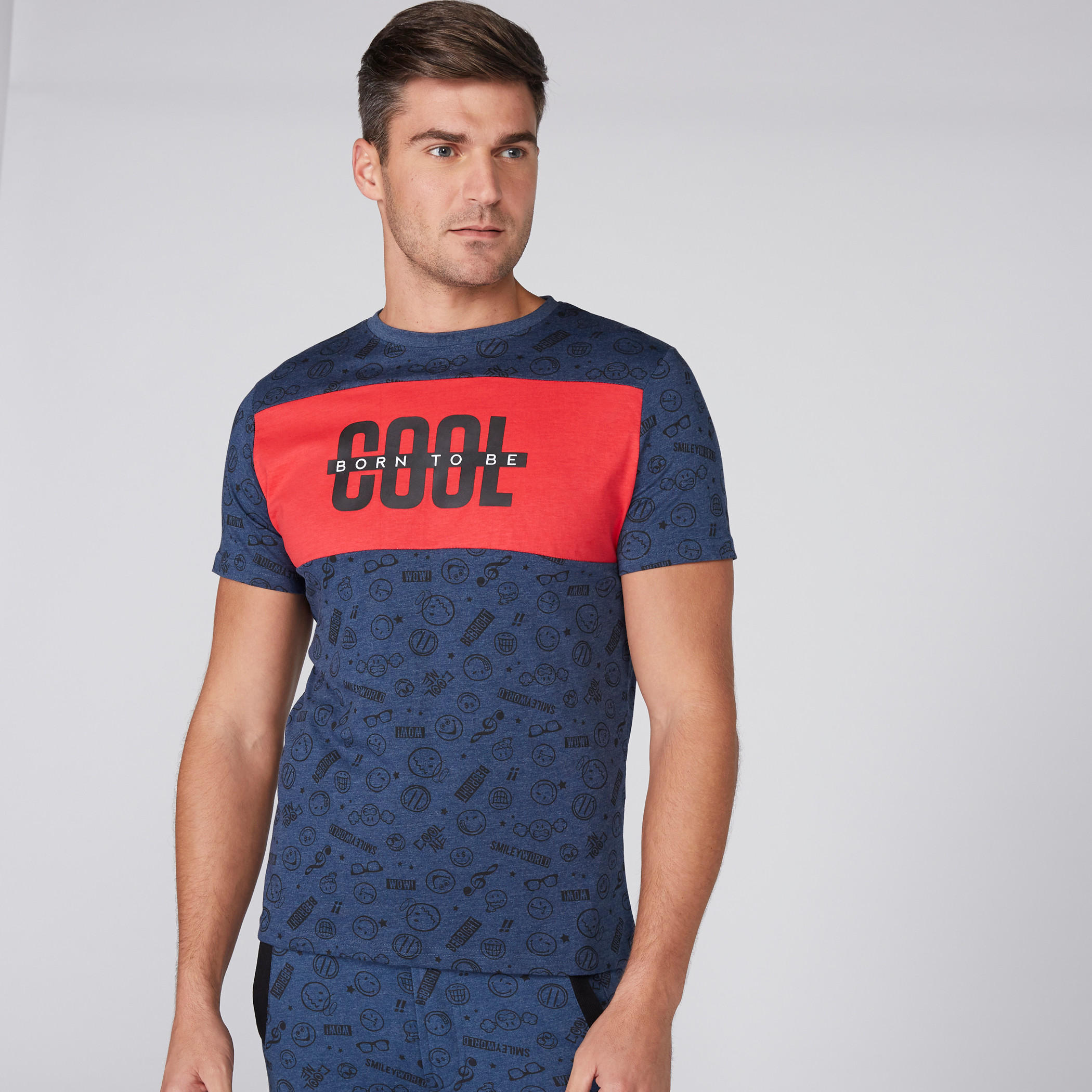 تيشيرت بياقة ضيّقة وأكمام قصيرة وطبعات سمايلي وورلد-men-clothing-tshirtsandpolos-tshirts-image-1