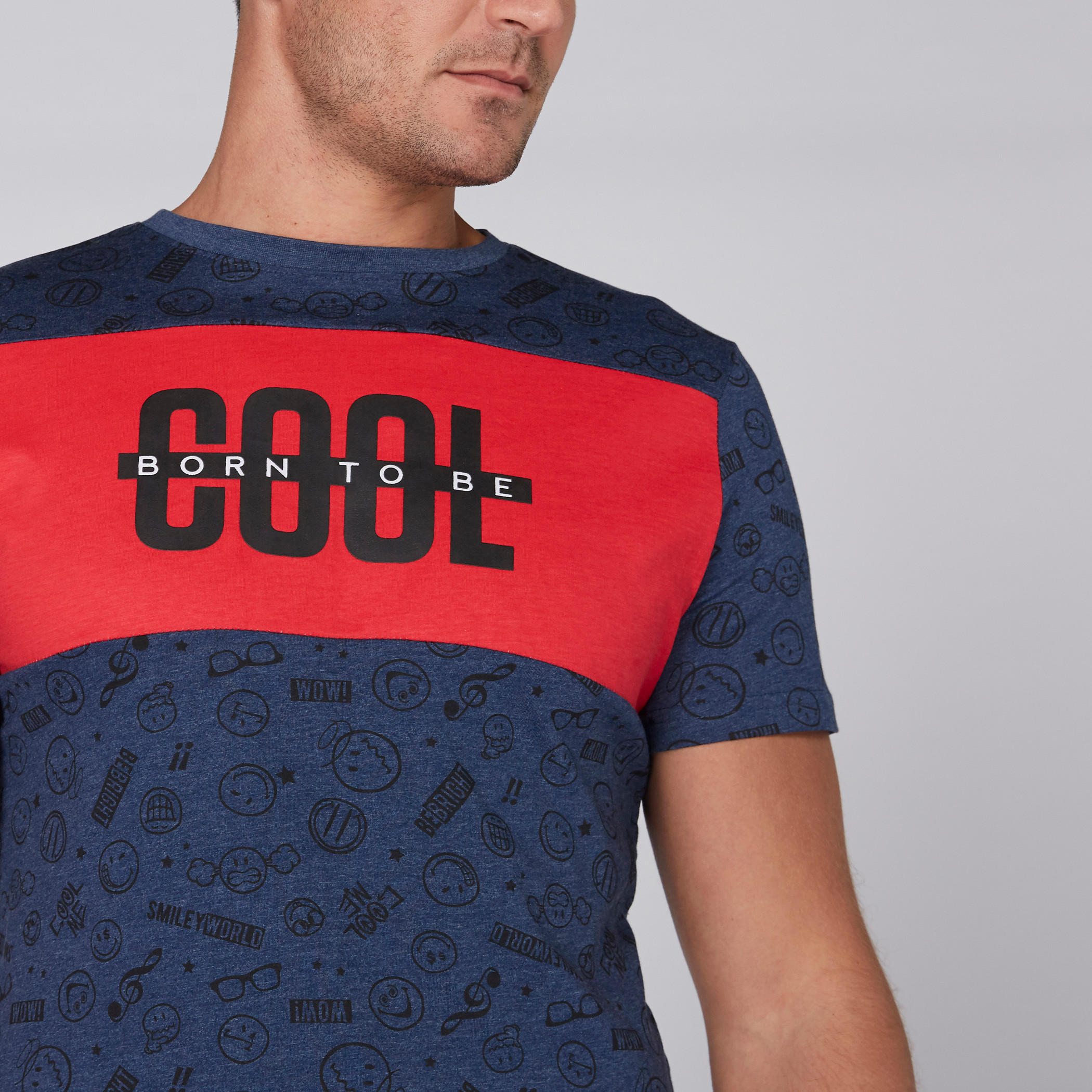 تيشيرت بياقة ضيّقة وأكمام قصيرة وطبعات سمايلي وورلد-men-clothing-tshirtsandpolos-tshirts-image-3
