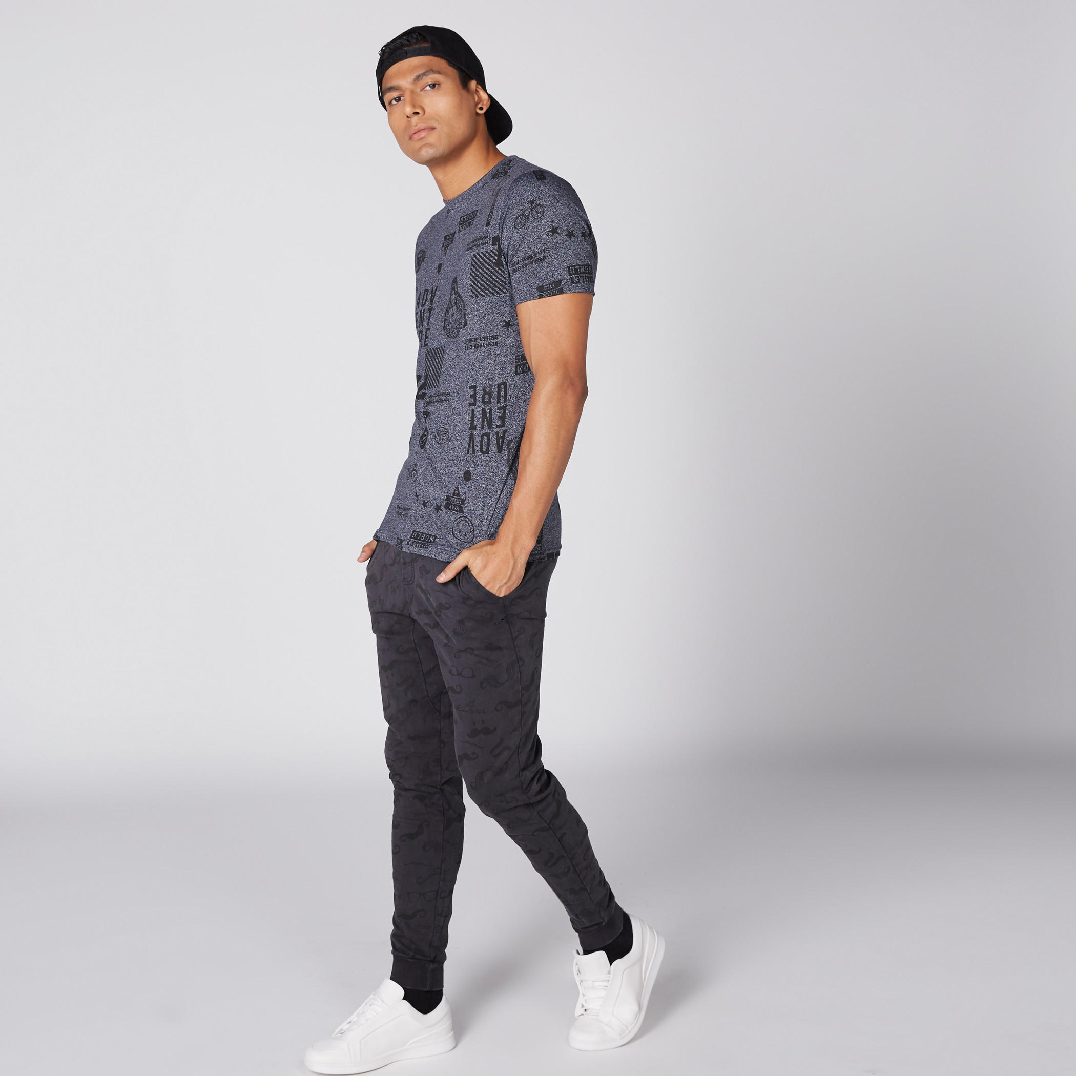 بنطال رياضي بخصر مطّاطي وطبعات سمايلي وورلد-men-clothing-bottoms-joggers-image-2