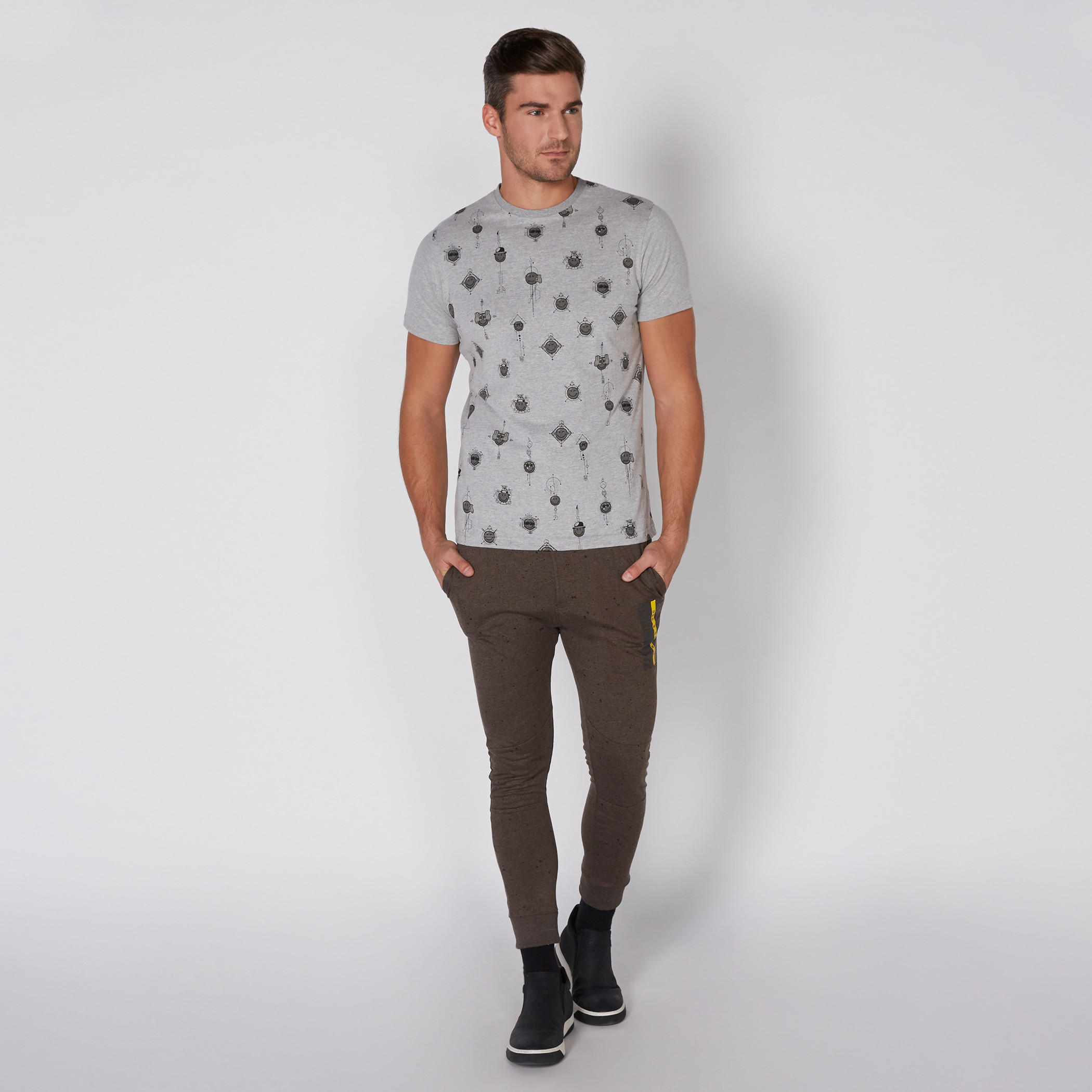 بنطال رياضي طويل بخصر مطاطي مزيّن بطبعات سمايلي وورلد-men-clothing-bottoms-joggers-image-2