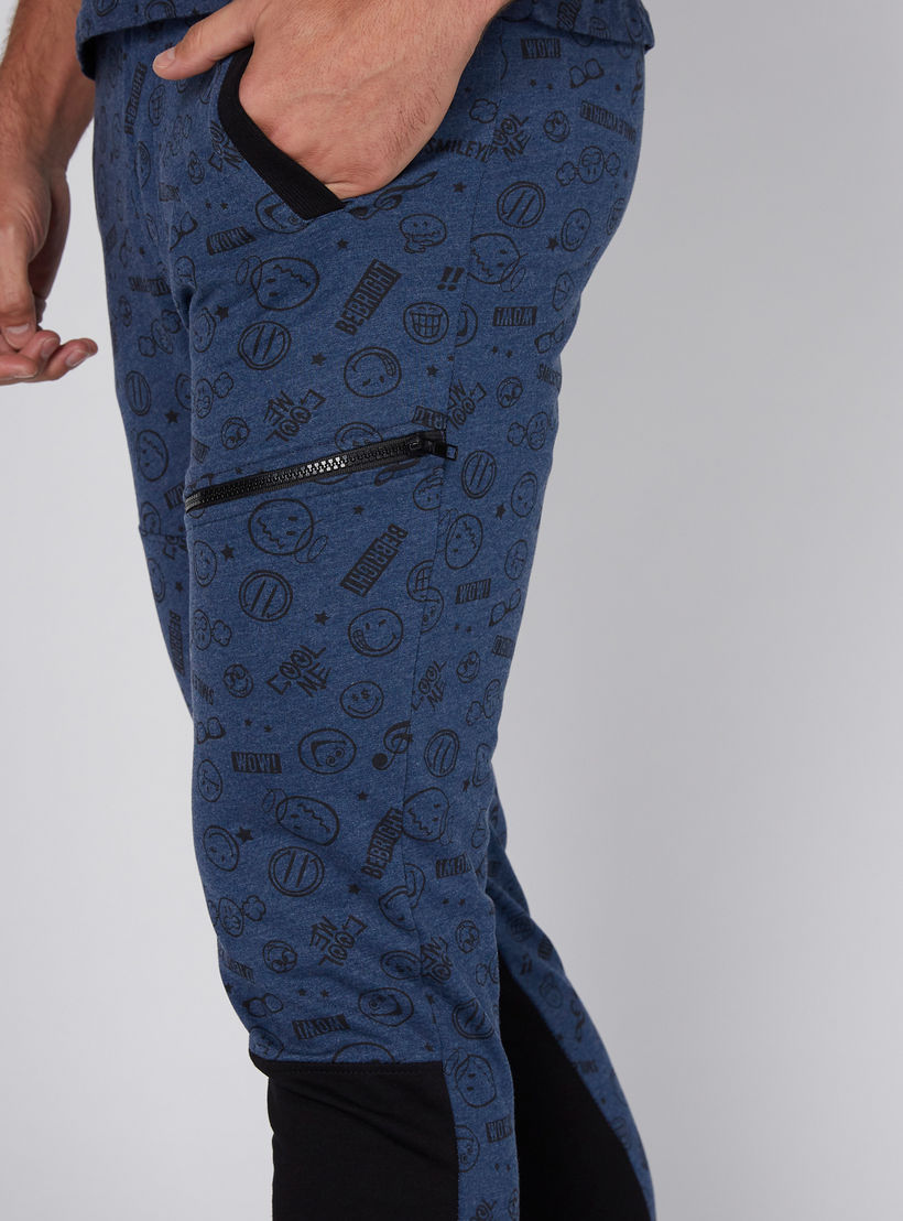 بنطال رياضي بسحّاب وطبعات سمايلي وورلد-men-clothing-bottoms-joggers-image-3