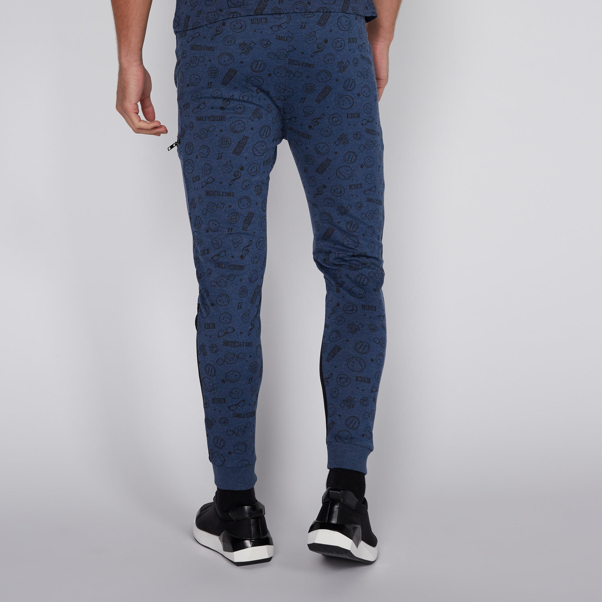 بنطال رياضي بسحّاب وطبعات سمايلي وورلد-men-clothing-bottoms-joggers-image-4