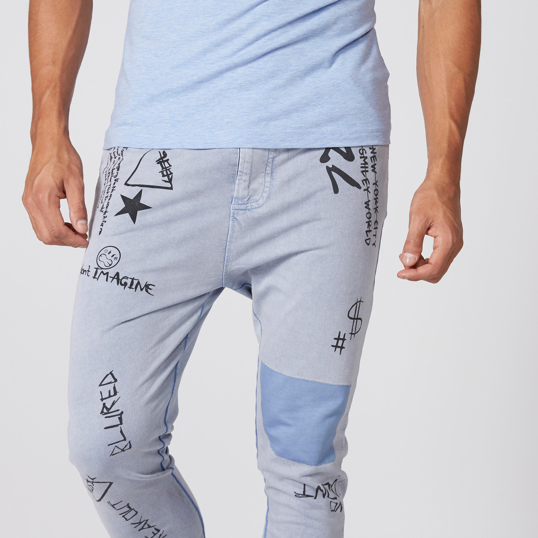 بنطال رياضي طويل بخصر مطاطي مزيّن بطبعات سمايلي وورلد-men-clothing-bottoms-joggers-image-3