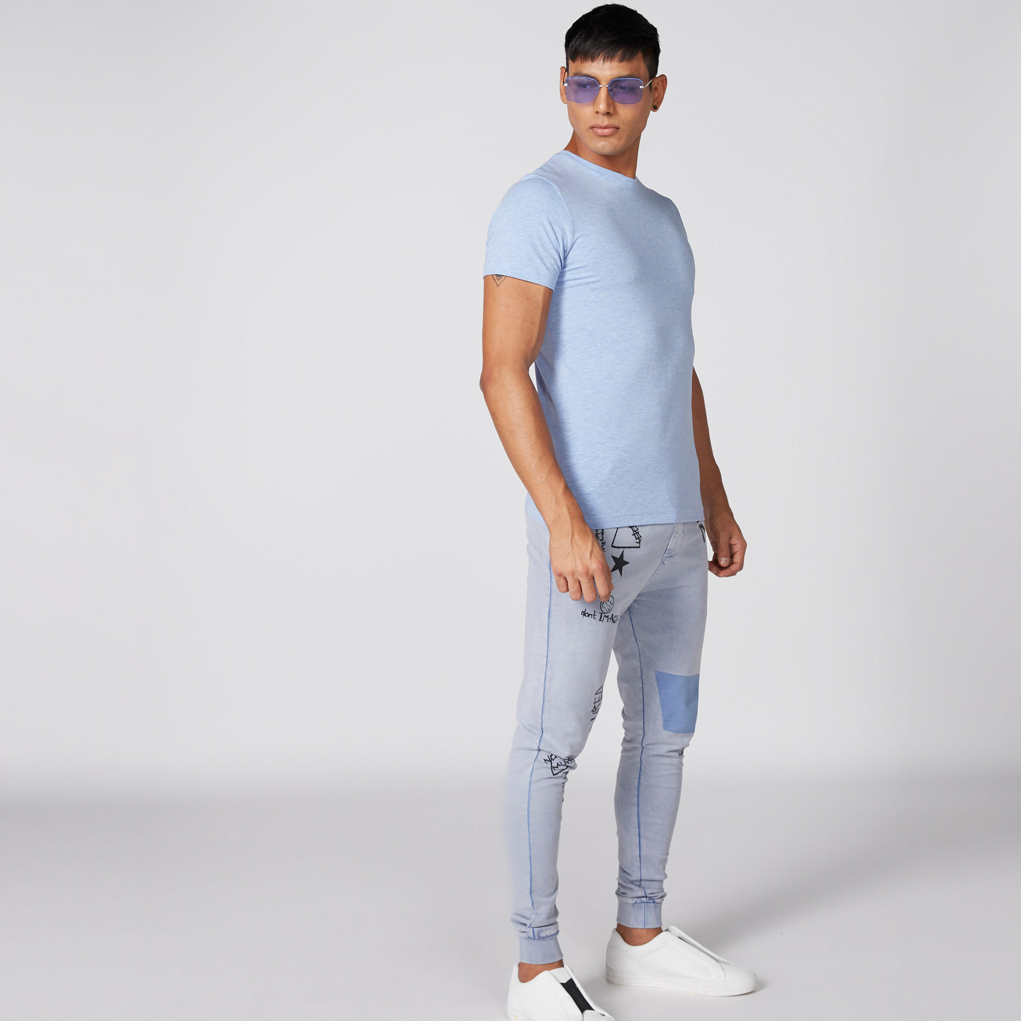 بنطال رياضي طويل بخصر مطاطي مزيّن بطبعات سمايلي وورلد-men-clothing-bottoms-joggers-image-4