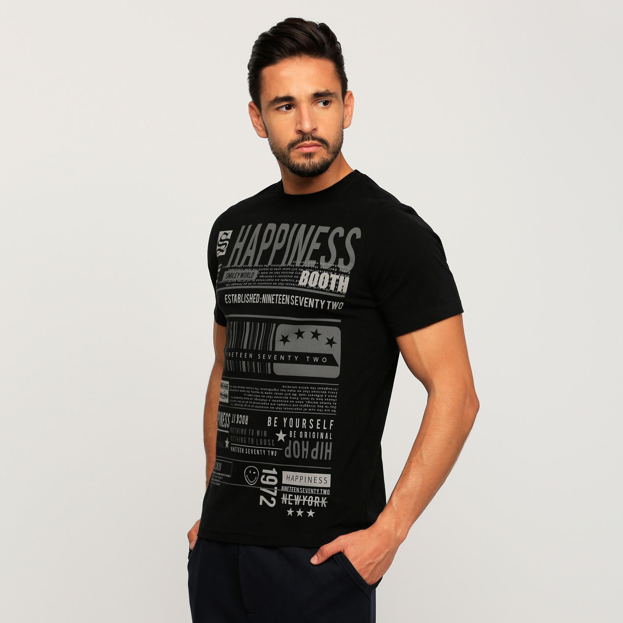 تيشيرت بياقة مستديرة وأكمام قصيرة وطبعات سمايلي وورلد-men-clothing-tshirtsandpolos-tshirts-image-3