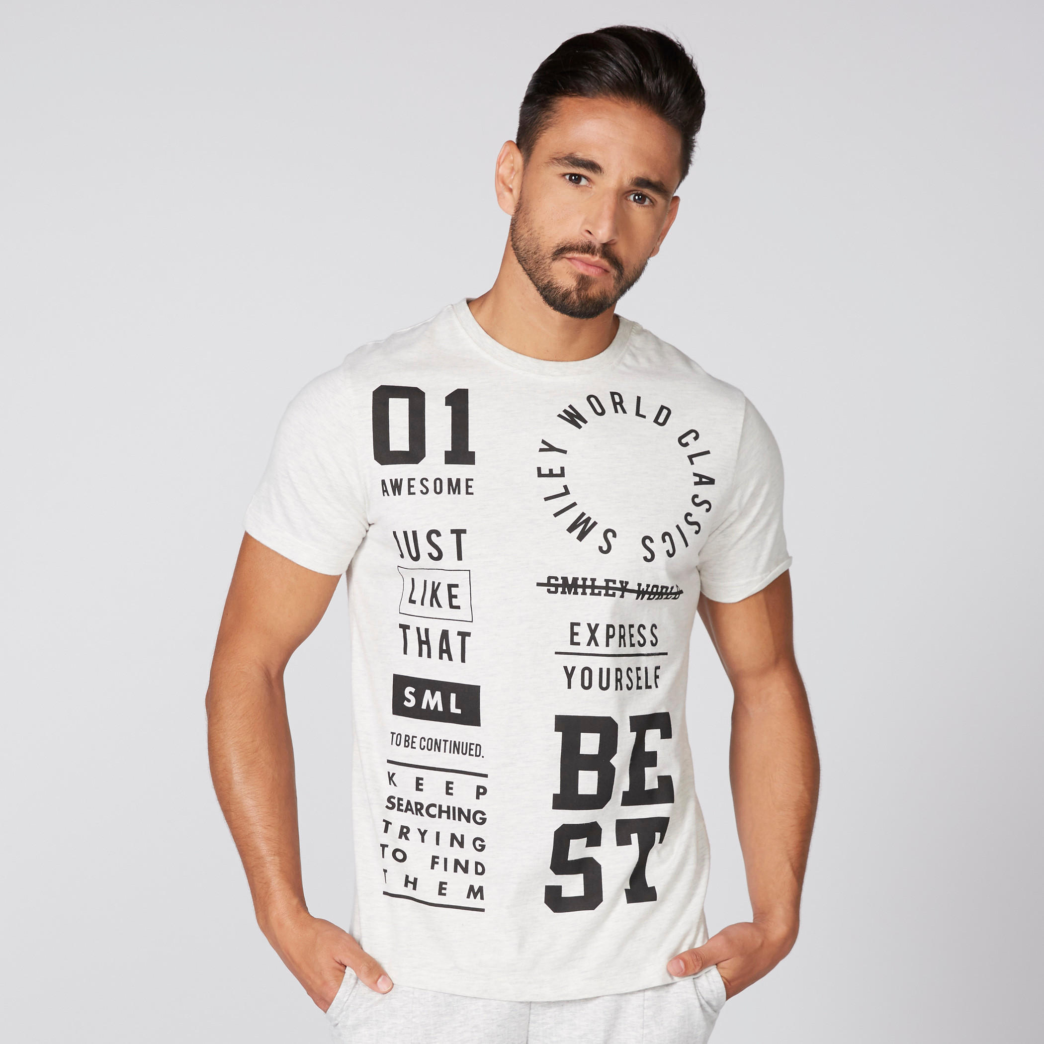 تيشيرت بياقة ضيّقة وأكمام قصيرة وطبعات سمايلي وورلد-men-clothing-tshirtsandpolos-tshirts-image-1