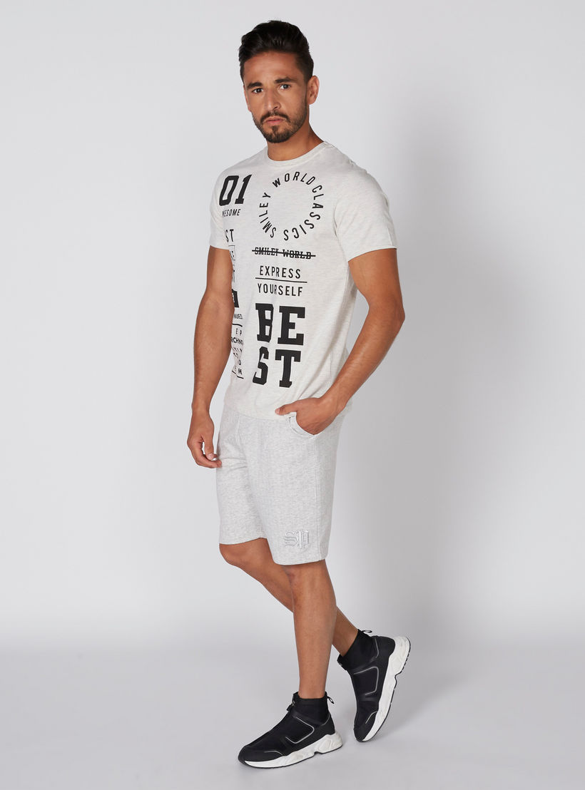 تيشيرت بياقة ضيّقة وأكمام قصيرة وطبعات سمايلي وورلد-men-clothing-tshirtsandpolos-tshirts-image-2