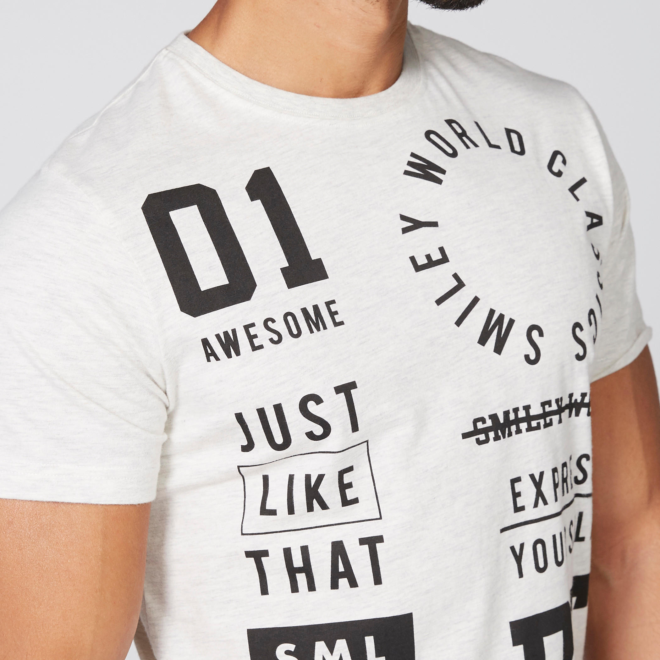 تيشيرت بياقة ضيّقة وأكمام قصيرة وطبعات سمايلي وورلد-men-clothing-tshirtsandpolos-tshirts-image-3