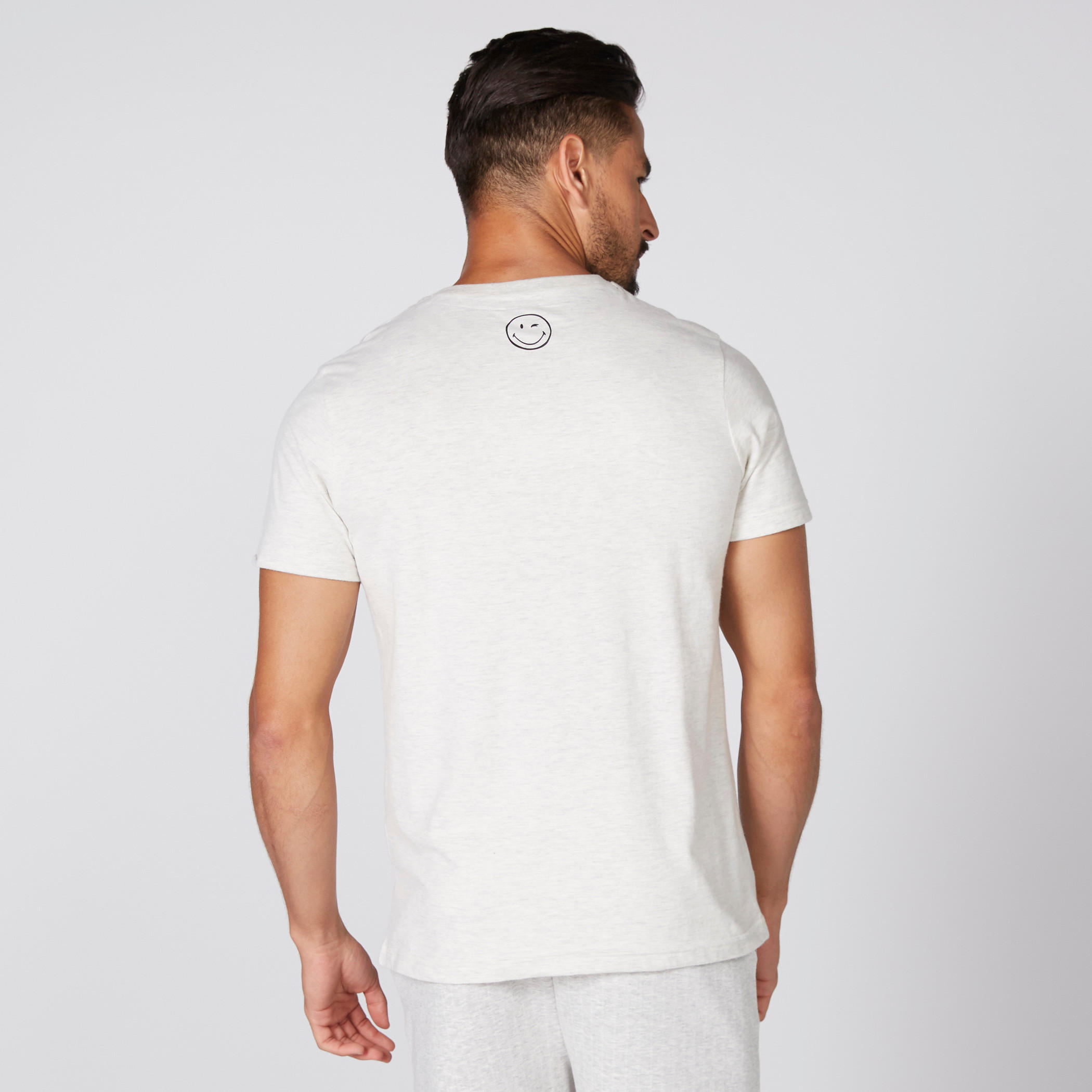 تيشيرت بياقة ضيّقة وأكمام قصيرة وطبعات سمايلي وورلد-men-clothing-tshirtsandpolos-tshirts-image-4