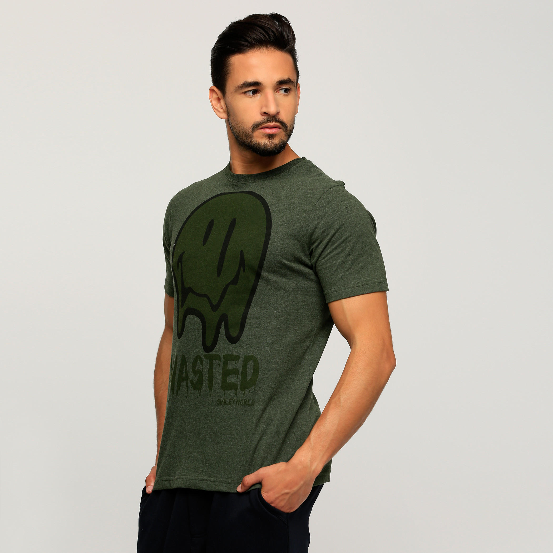 تيشيرت بياقة ضيّقة وأكمام قصيرة وطبعات سمايلي وورلد-men-clothing-tshirtsandpolos-tshirts-image-3
