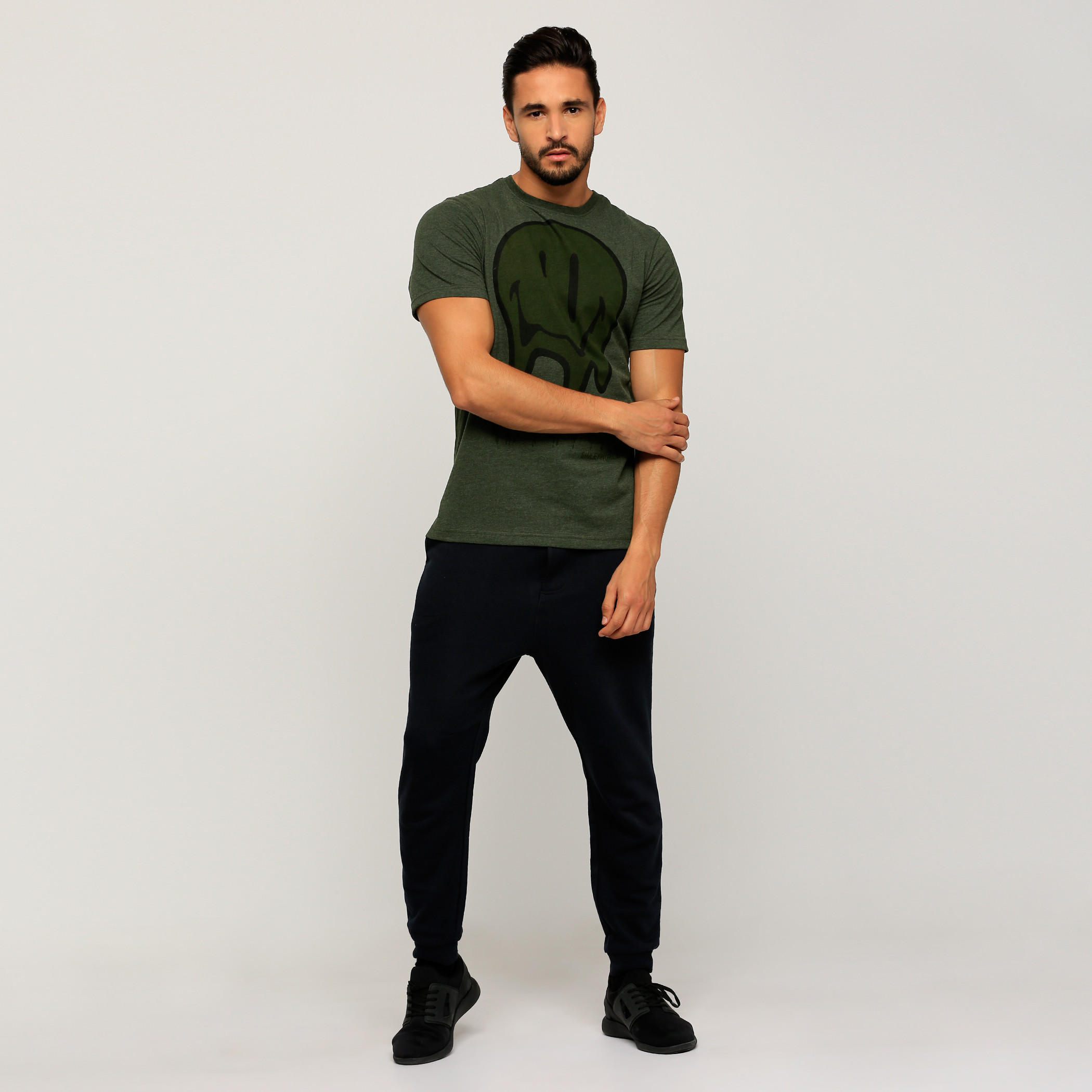 تيشيرت بياقة ضيّقة وأكمام قصيرة وطبعات سمايلي وورلد-men-clothing-tshirtsandpolos-tshirts-image-5